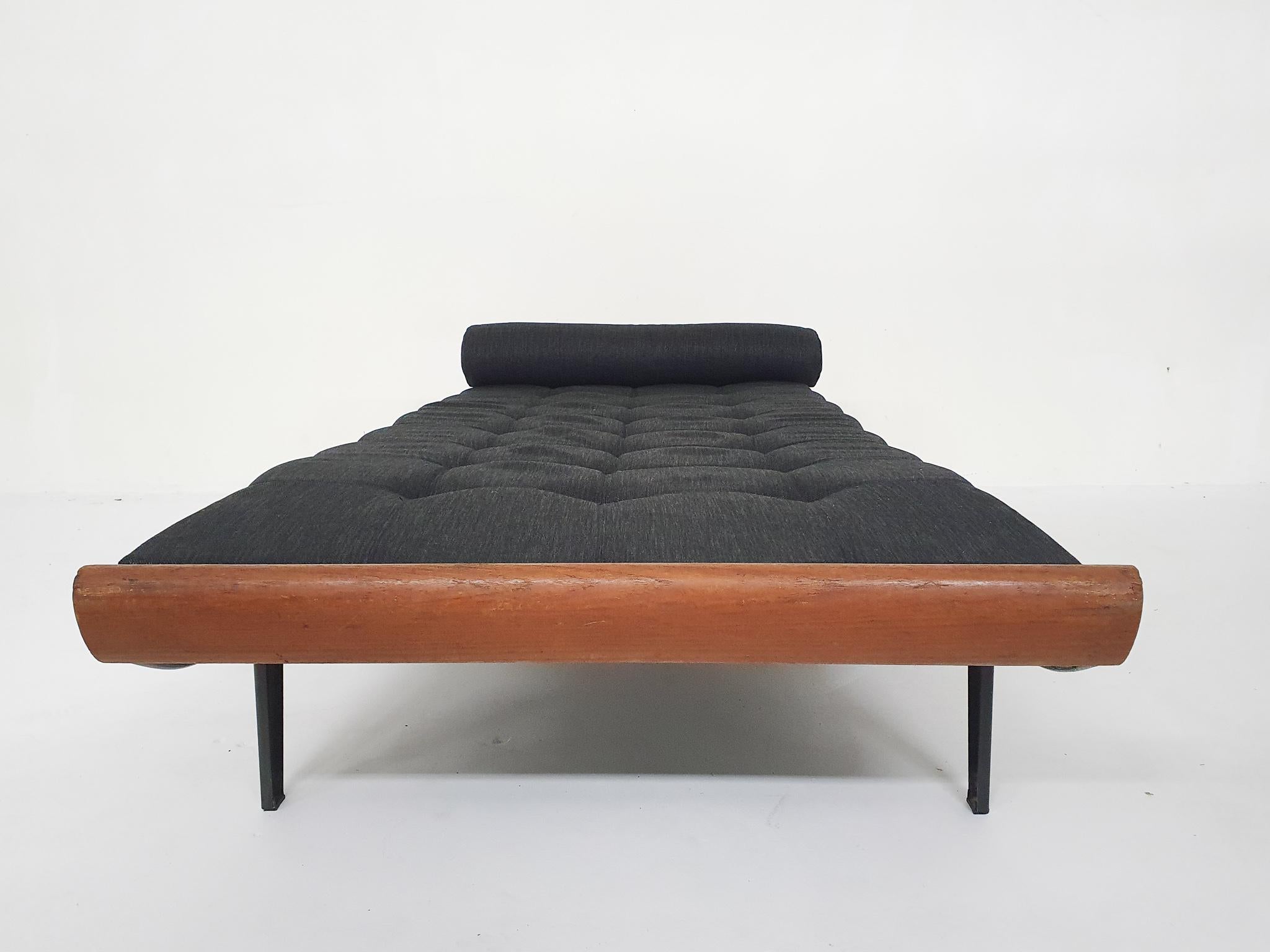 Dutch Black A.R. Cordemeyer for Auping “Cleopatra” Daybed, the Netherlands, 1953