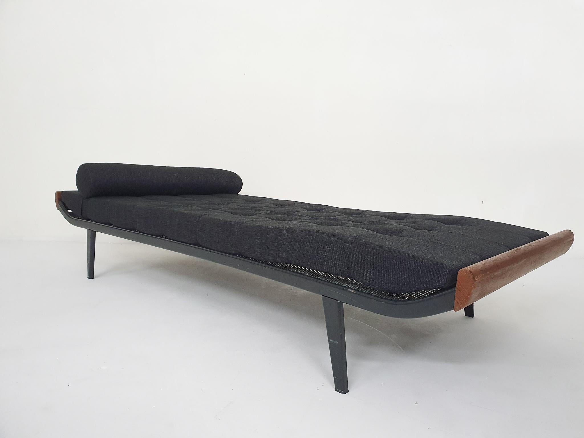 Mid-20th Century Black A.R. Cordemeyer for Auping “Cleopatra” Daybed, the Netherlands, 1953