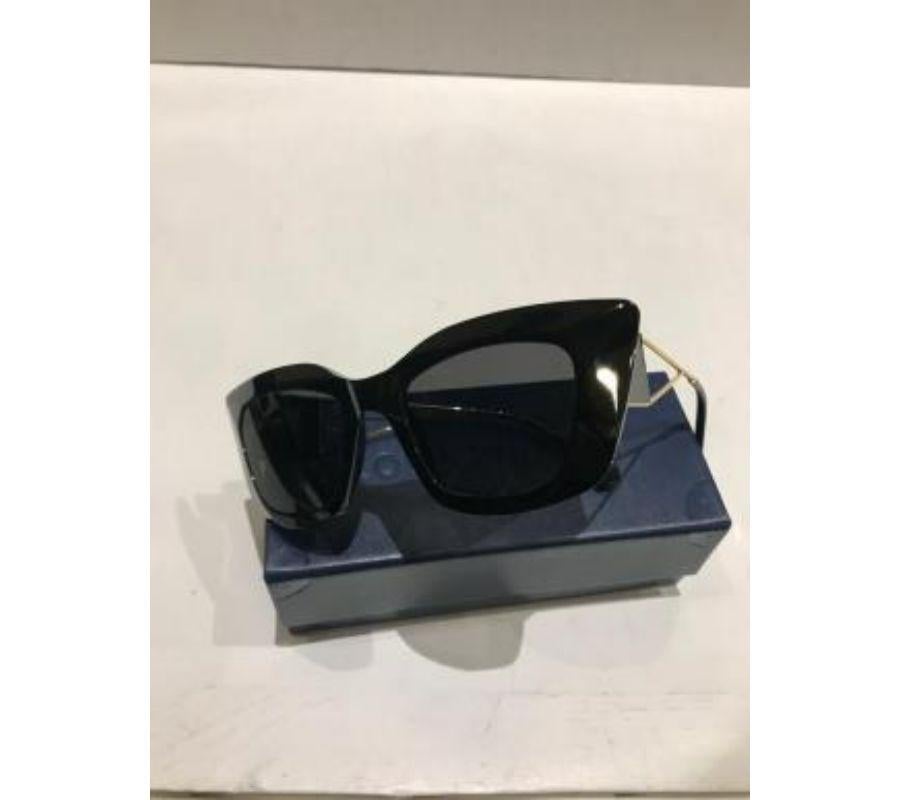 Louis Vuitton, negro, mod. Z1220W, tamaño 53 mm. Utilizado 3-4 veces. Muy buen estado. Con estuche.