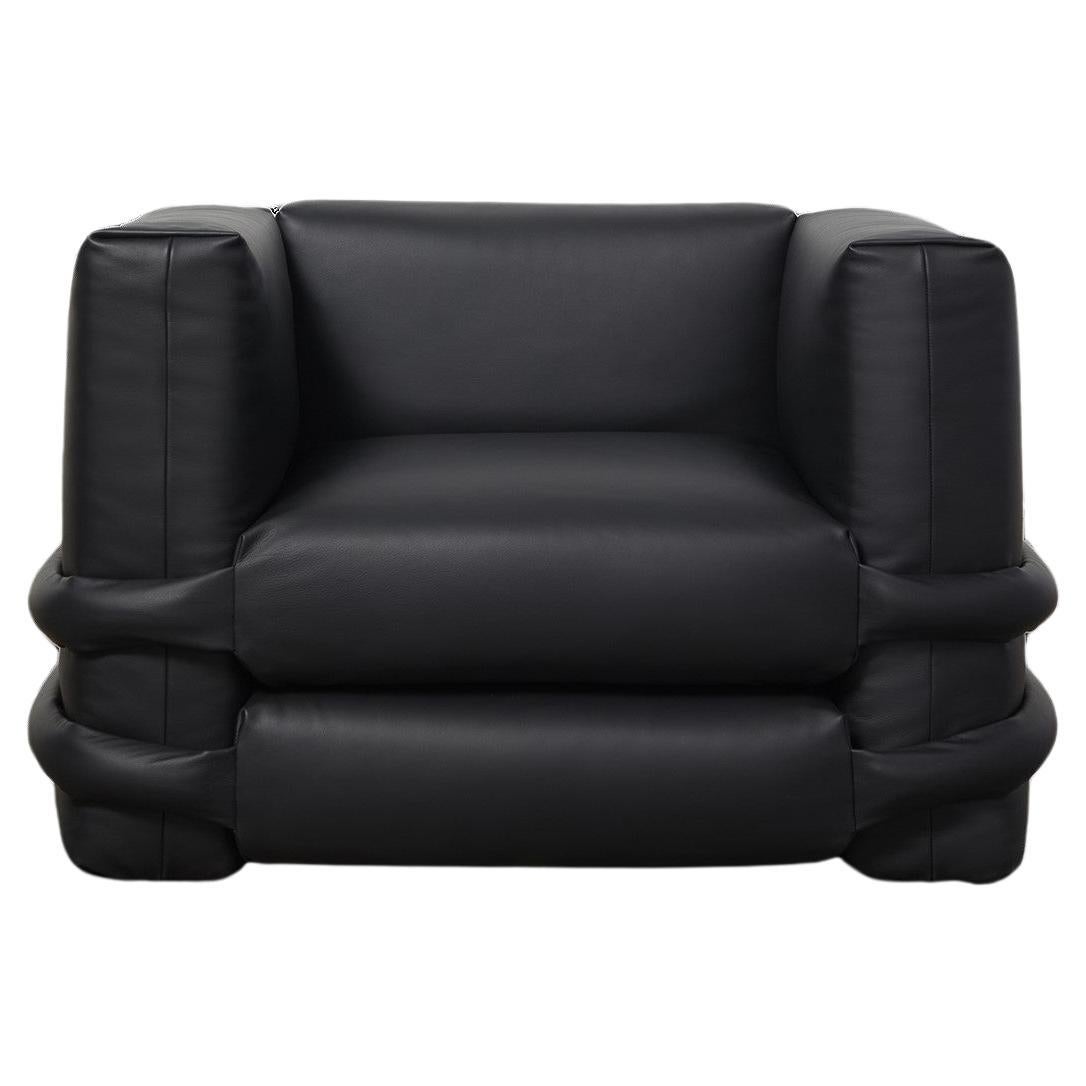 Poltrona nera "Pillow Sofa" di Muller Van Severen, pelle