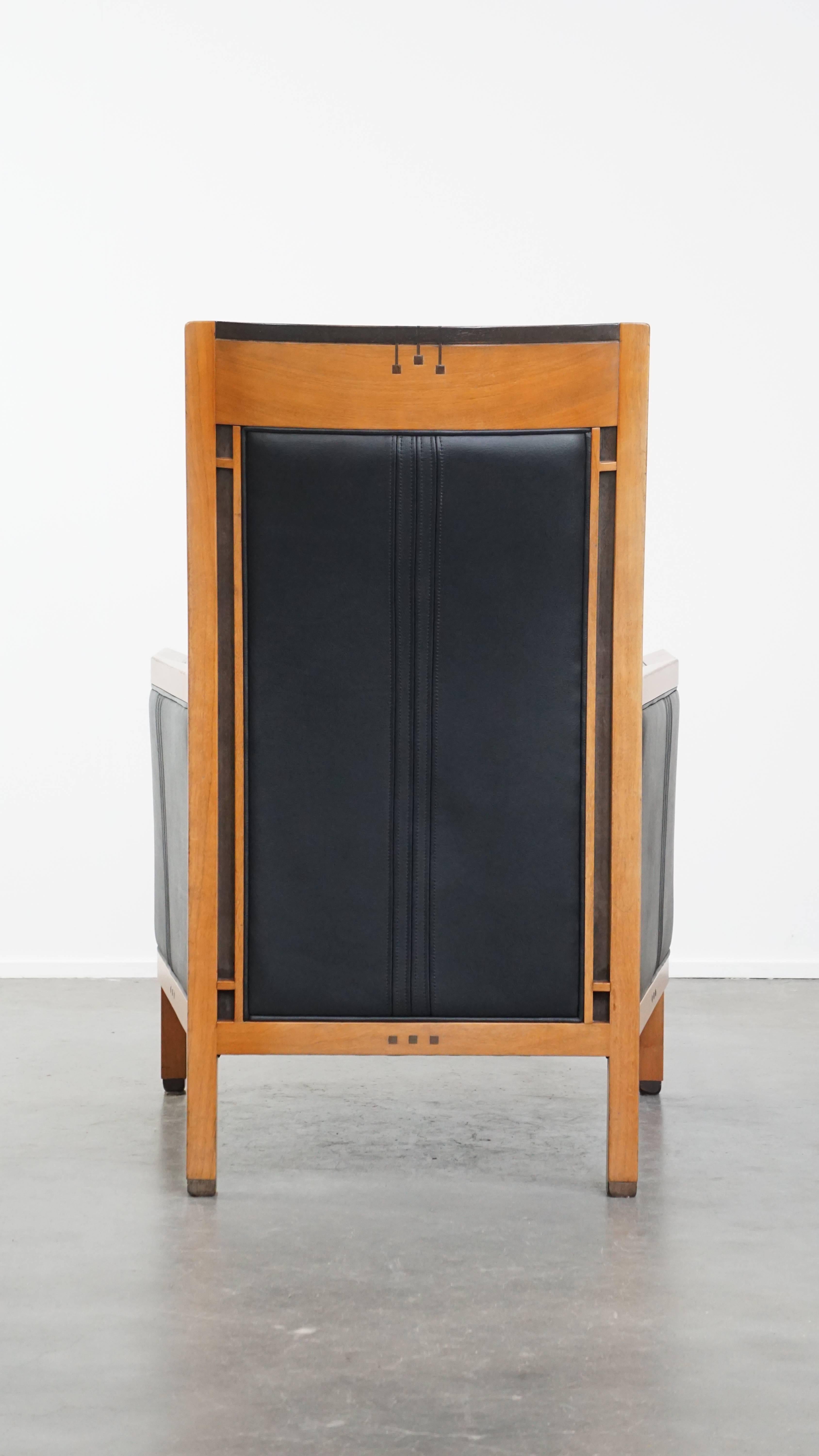 Fatto a mano Poltrona Art Deco nera con schienale alto in vendita