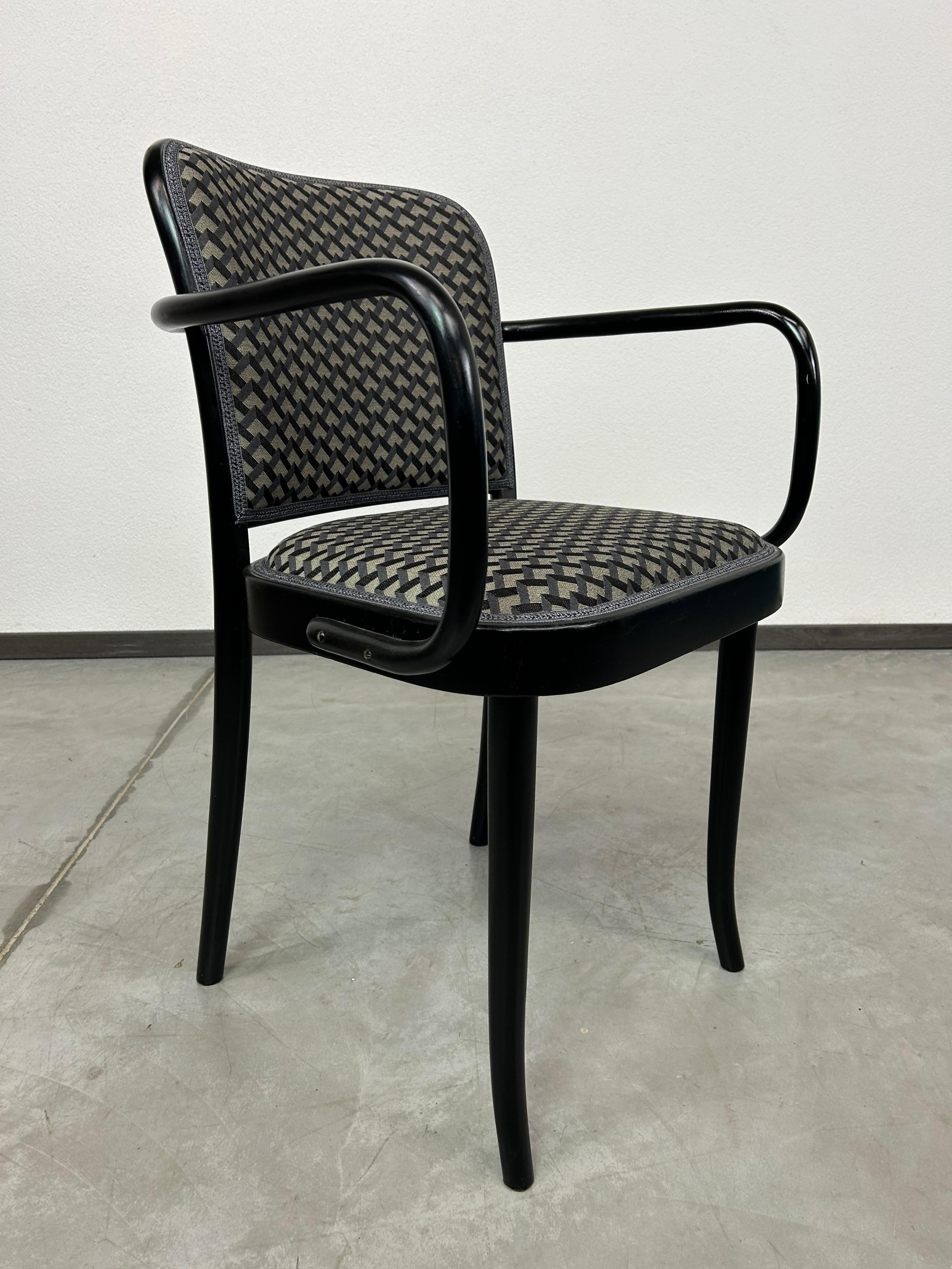Schwarze Art-déco-Sessel Nr. 811 von Josef Hoffmann für TON (Art déco) im Angebot
