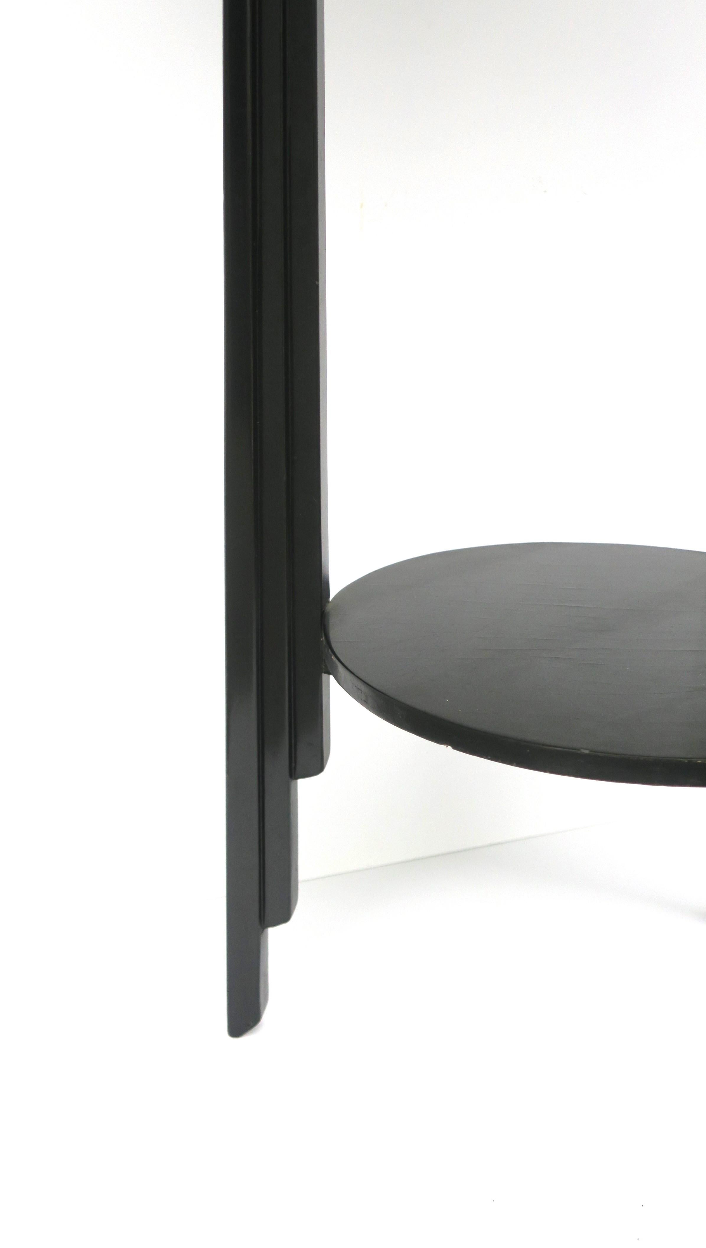 Schwarzer Art-Déco-Säulensockel-Säulenständer mit niedrigem Regal, 1 von 2 im Angebot 3