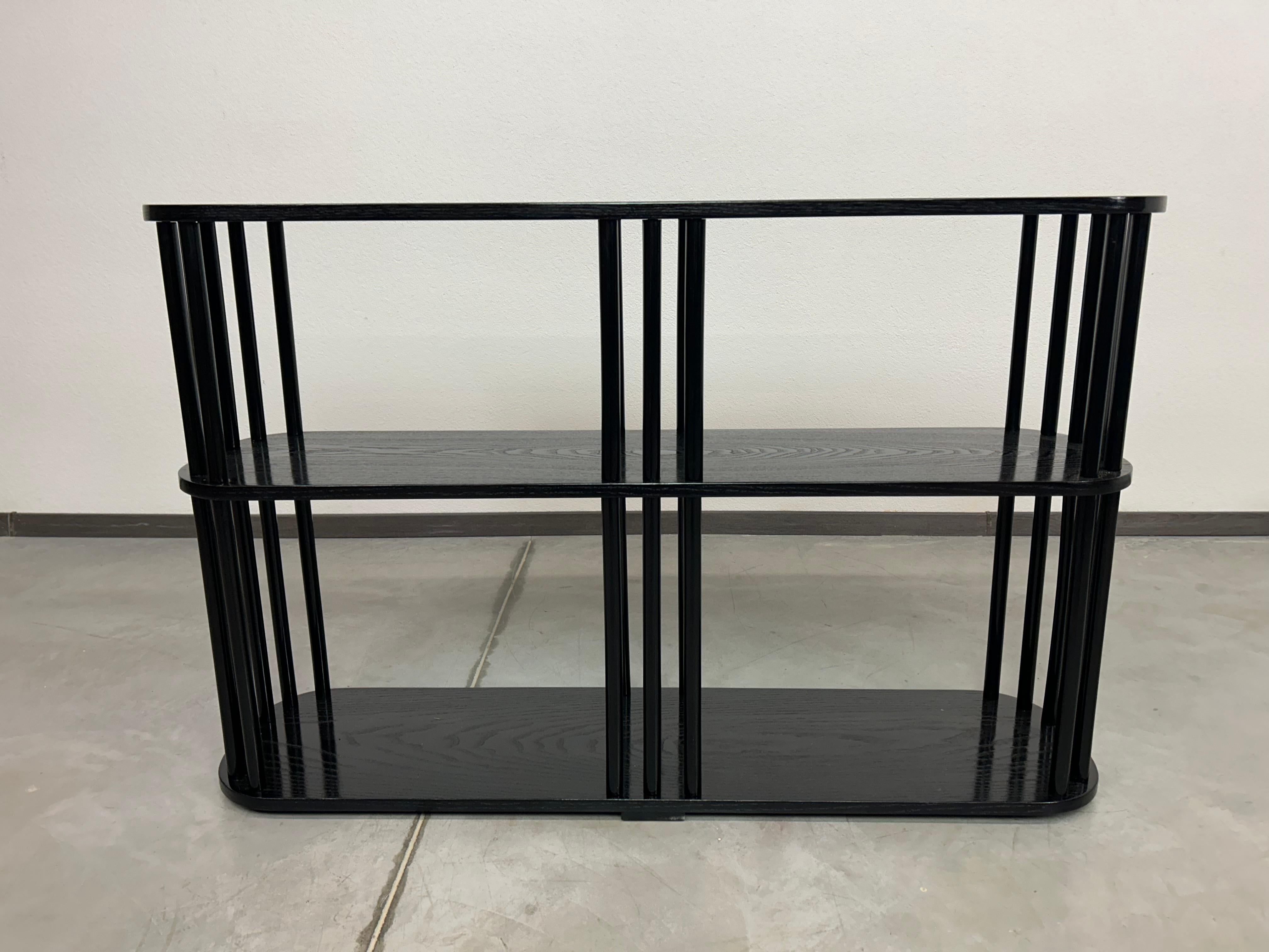Schwarze Art-déco-Etagere im Zustand „Hervorragend“ im Angebot in Banská Štiavnica, SK
