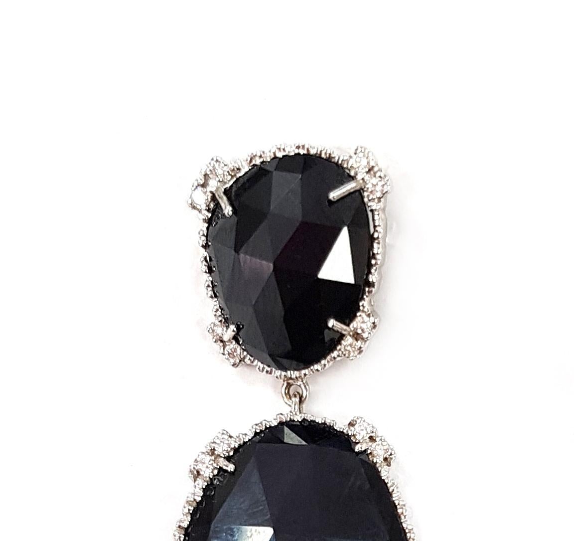 Round Cut Contemporary 18 Karat Gold Black and Diamond Art Deco-style Drop Earrings For Sale