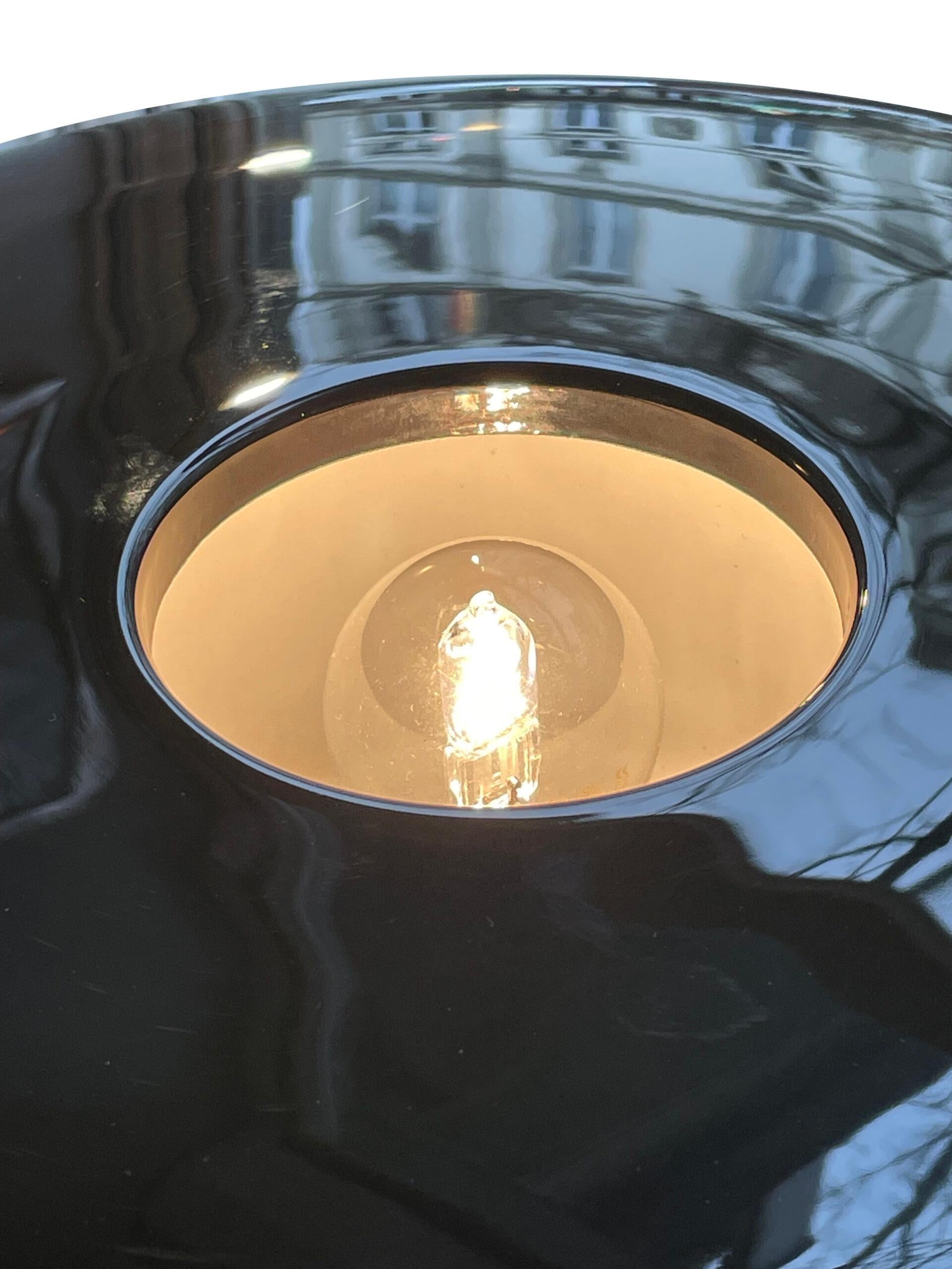 Lámpara de mesa Art Déco negra mediados del siglo XX en venta