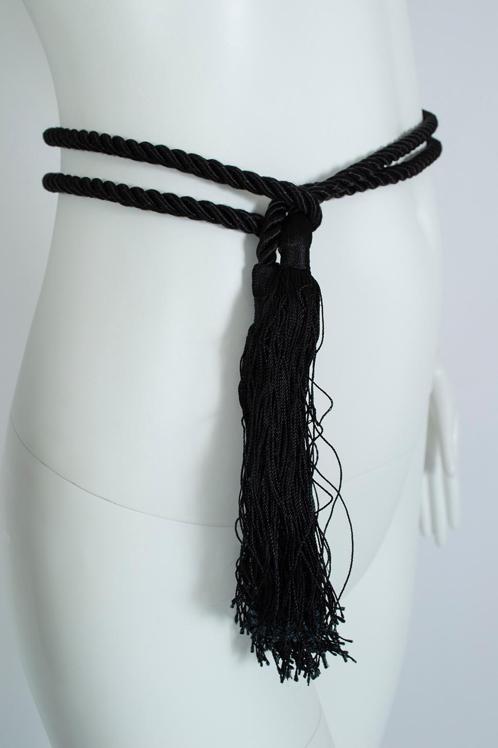 Noir Ceinture en corde de soie tressée Art Déco noire à glands, lariat ou collier ras du cou - 177 cm, années 1920 en vente