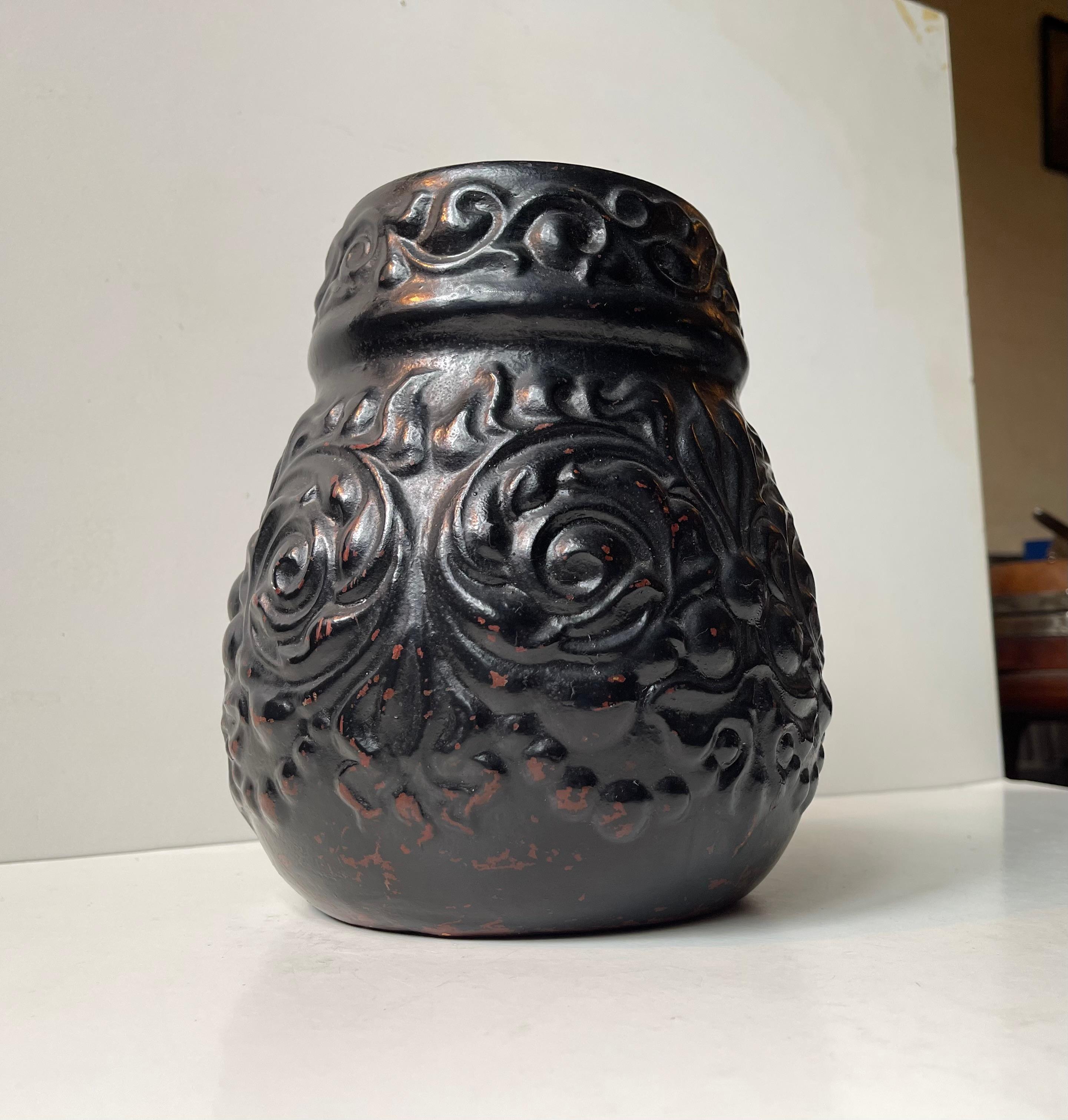 XX secolo Black Art Deco Terracotta Relief Vase from Knabstrup, 1920s in vendita