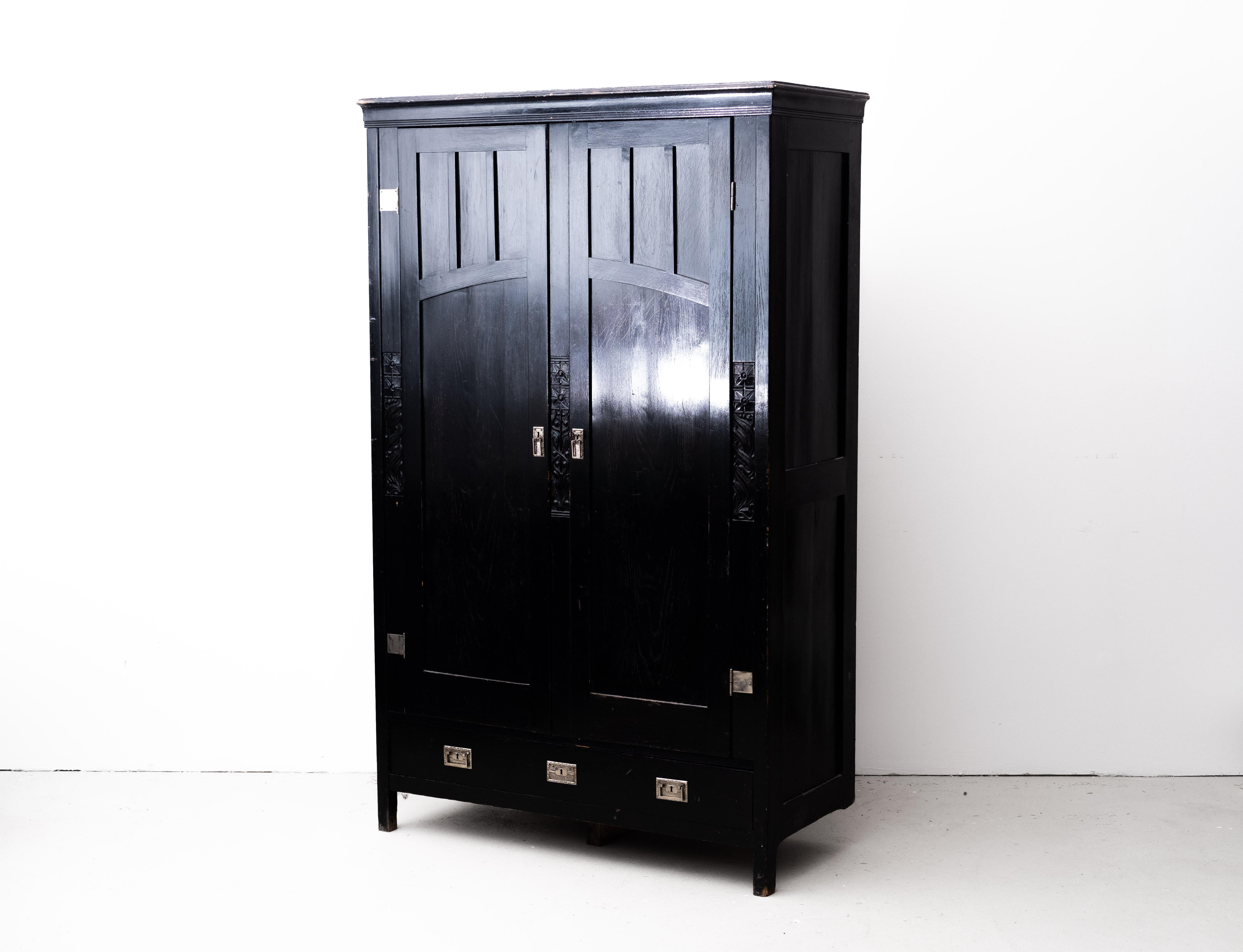 2 x Black Art Nouveau Wardrobe with floral Carvings (Vienna, circa 1905) For Sale 3