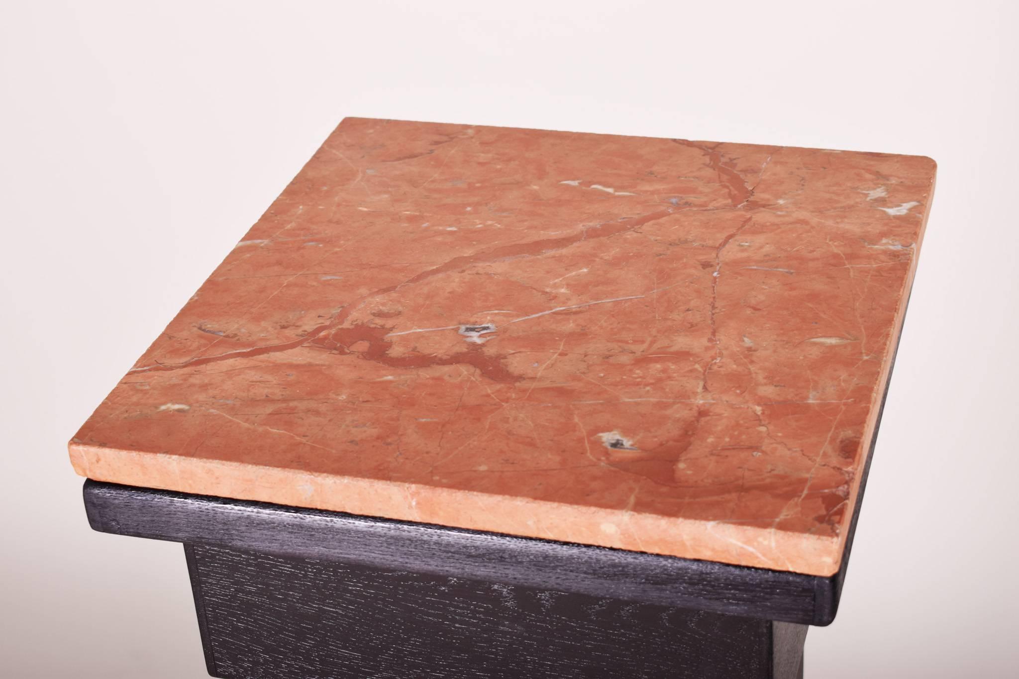 Art Deco pedestal from Austria with pink marble, period 1920-1929.