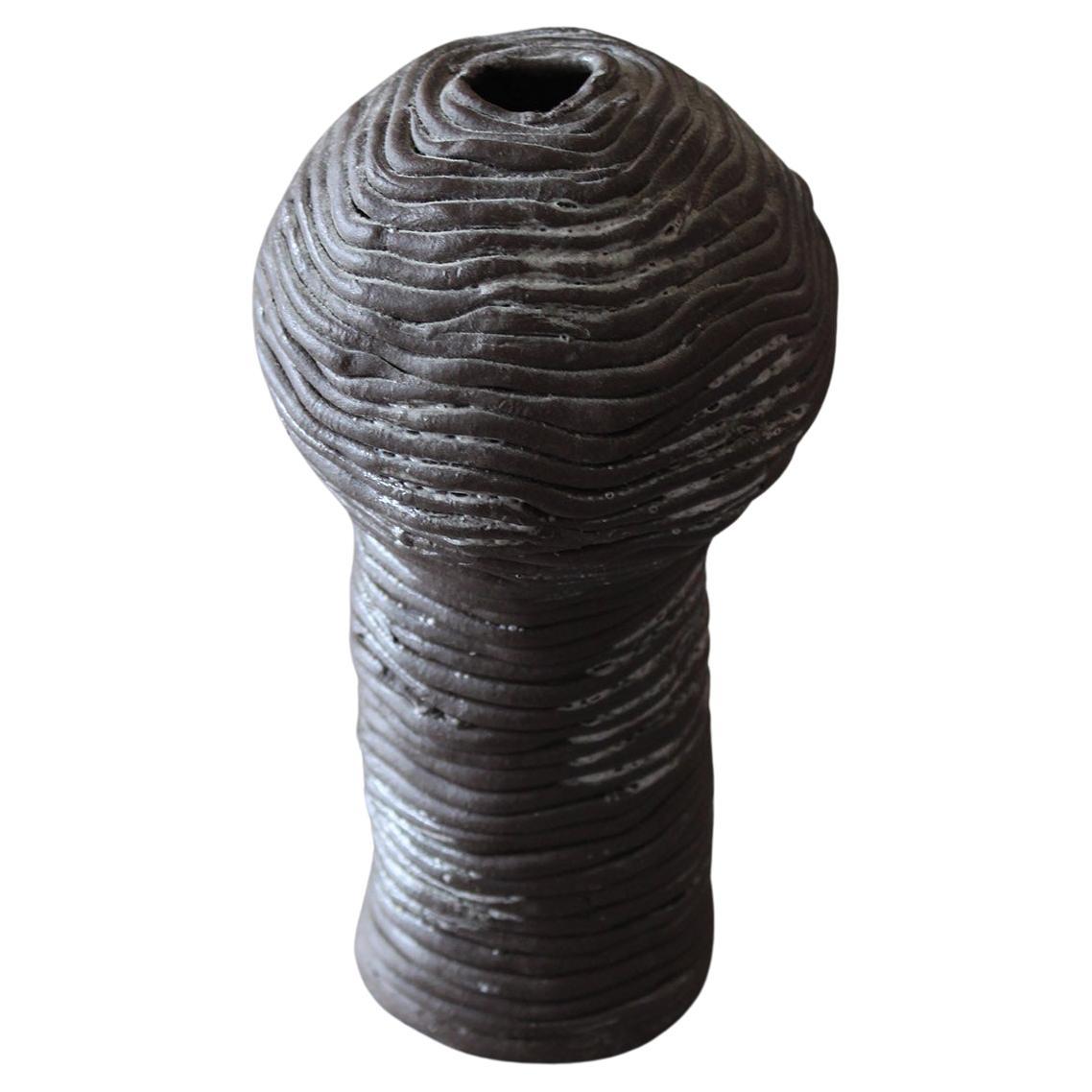 Vase artisanal noir fait à la main selon la technique de l'enroulement en vente