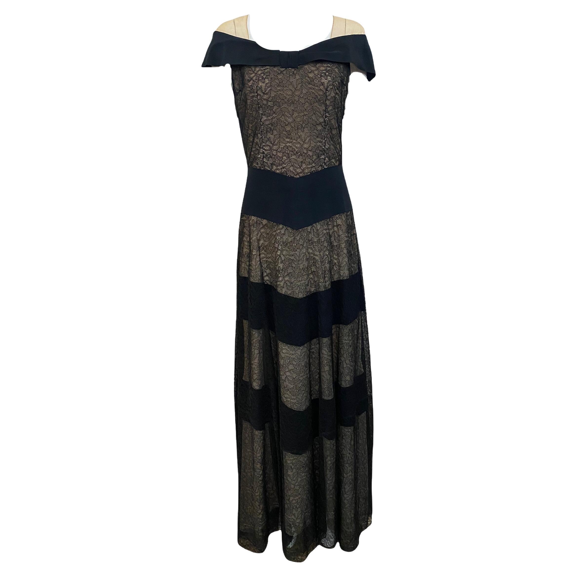 Traje de noche negro como la noche, de frac y encaje, años 40 en venta