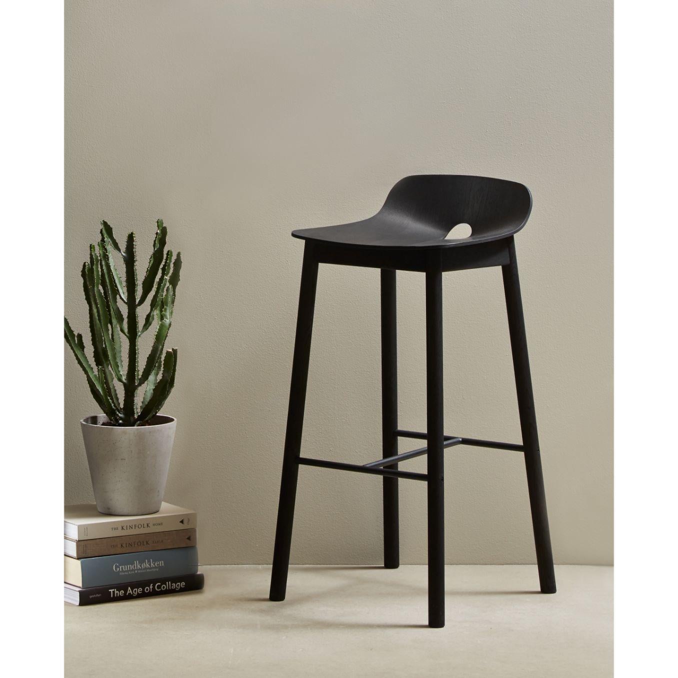 Chaise de comptoir Mono en frêne noir par Kasper Nyman en vente 3