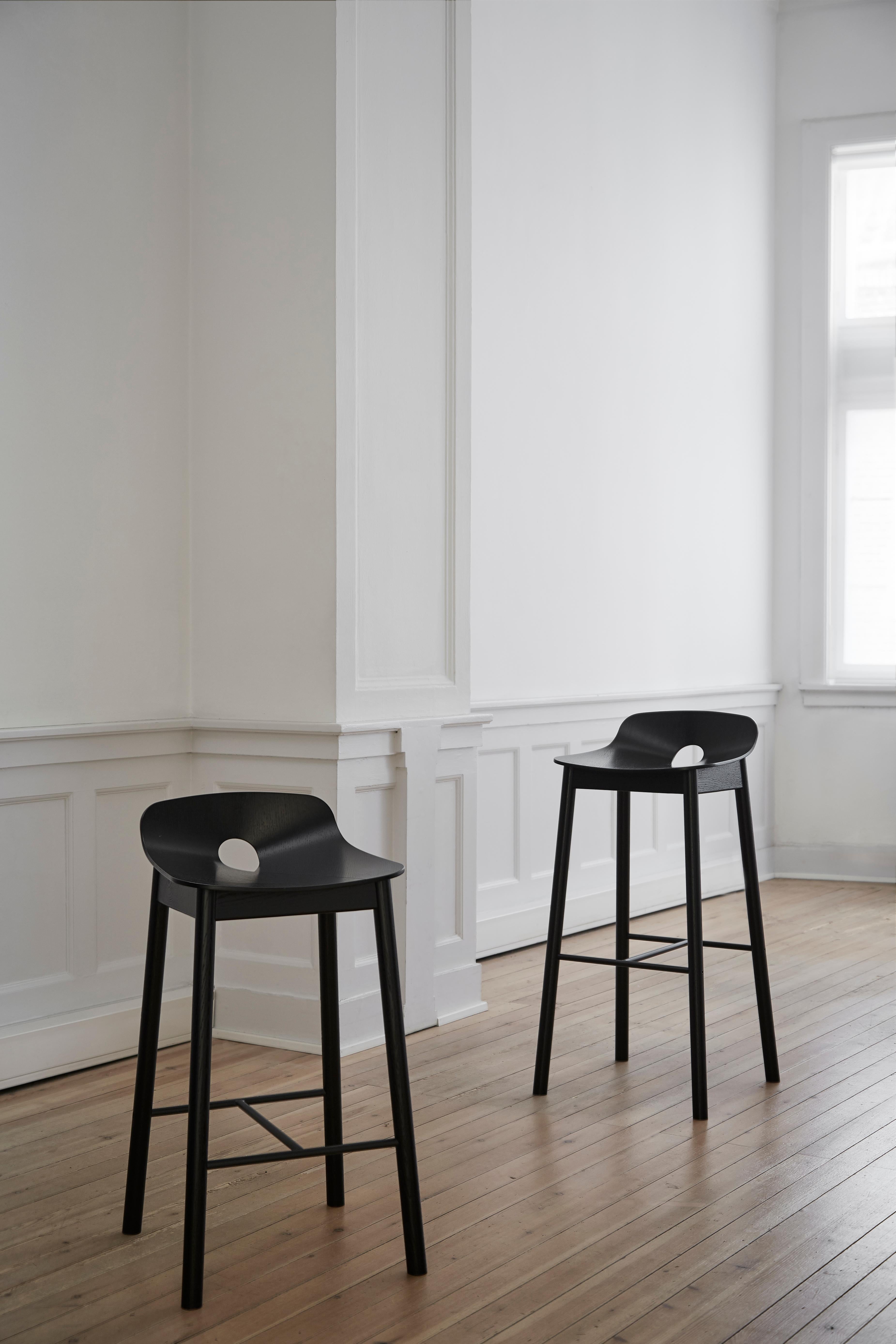 Chaise de comptoir Mono en frêne noir par Kasper Nyman en vente 2
