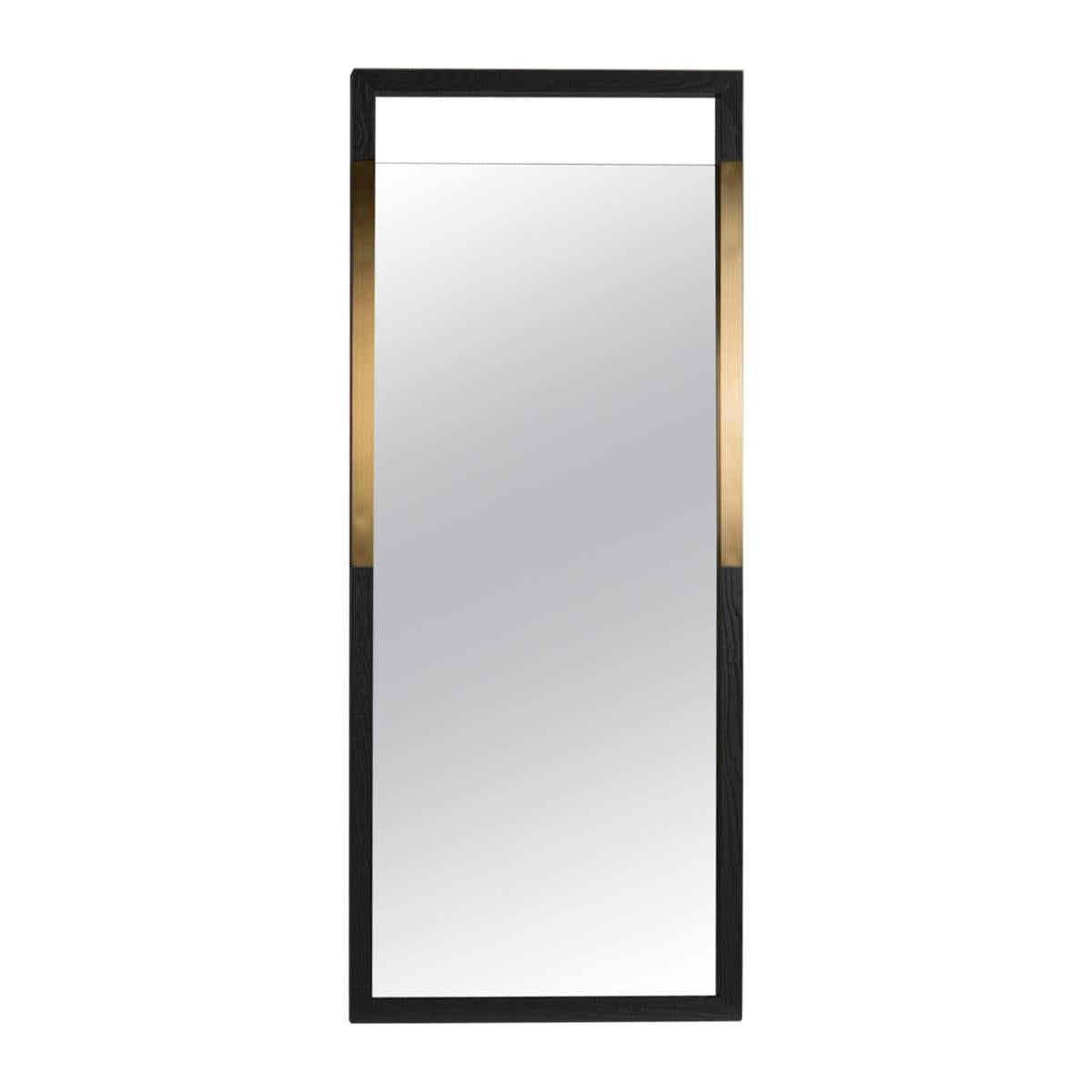 Schwarzer Standspiegel aus schwarzem Eschenholz mit Messingintarsien „Broadway Standing Mirror“