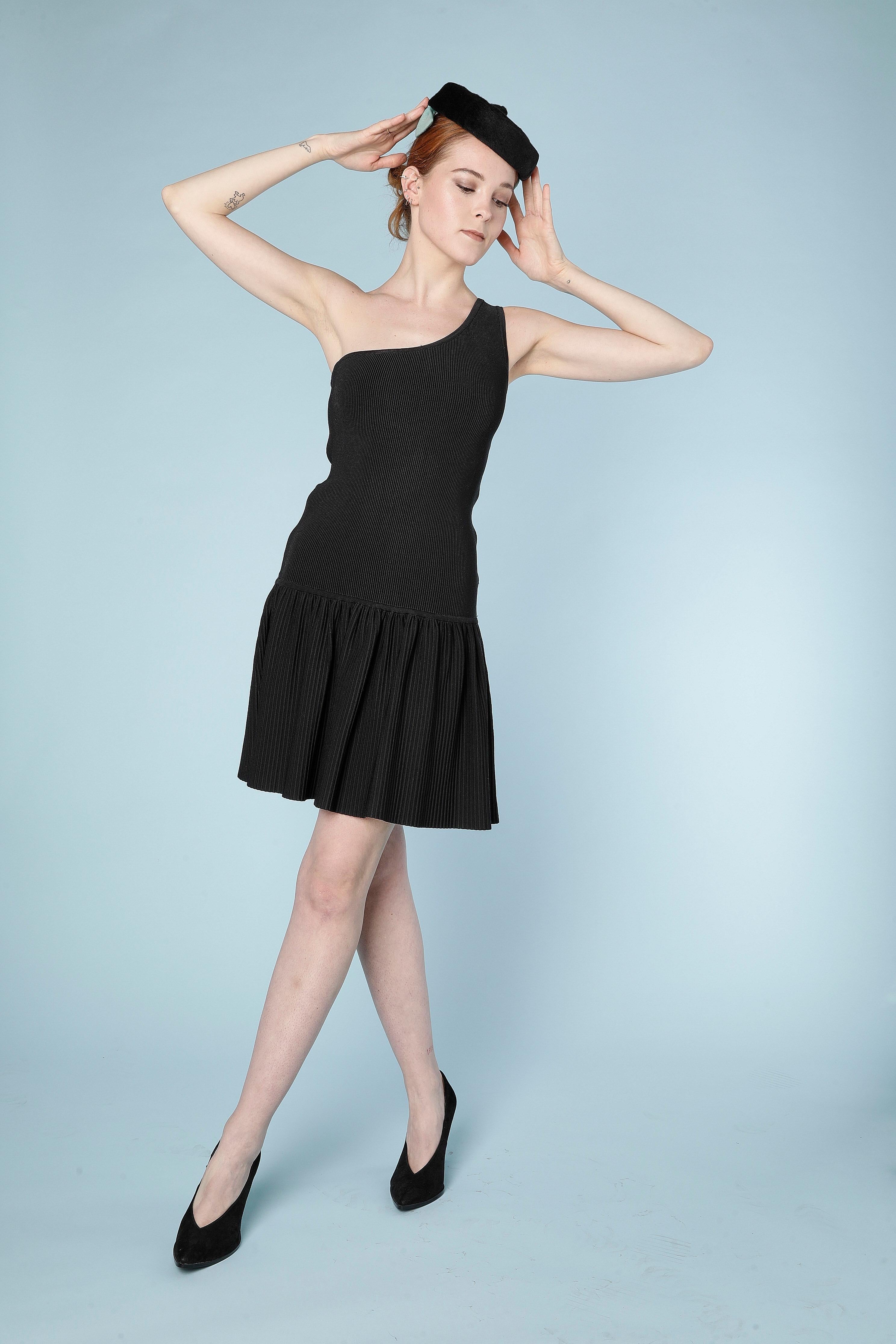 Black asymmetrical dress in rayon knit AlaÏa  2