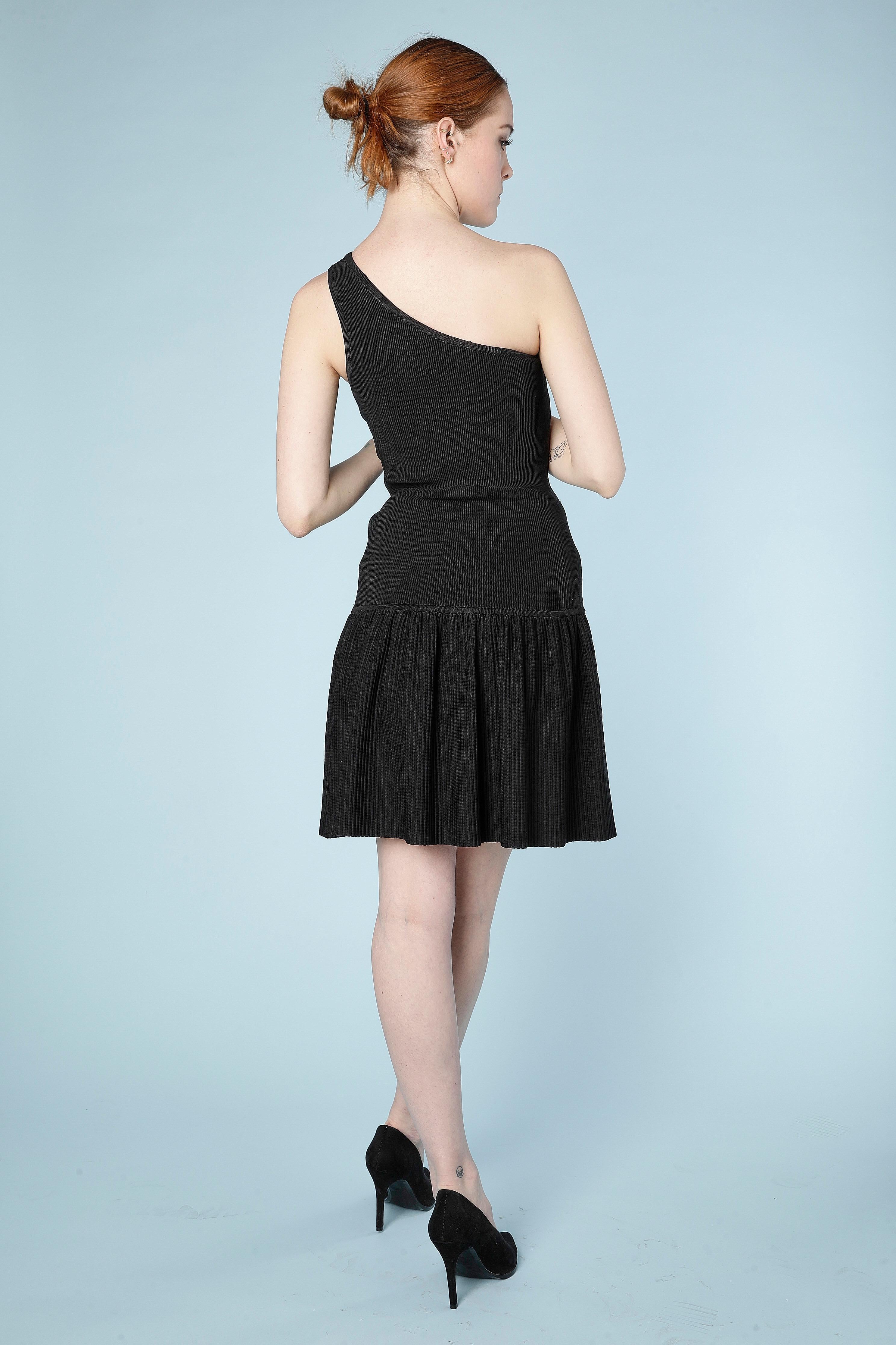 Black asymmetrical dress in rayon knit AlaÏa  3