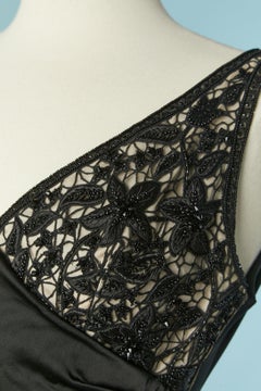 Vestido de noche asimétrico negro con pedrería sobre encaje Belleville Sassoon