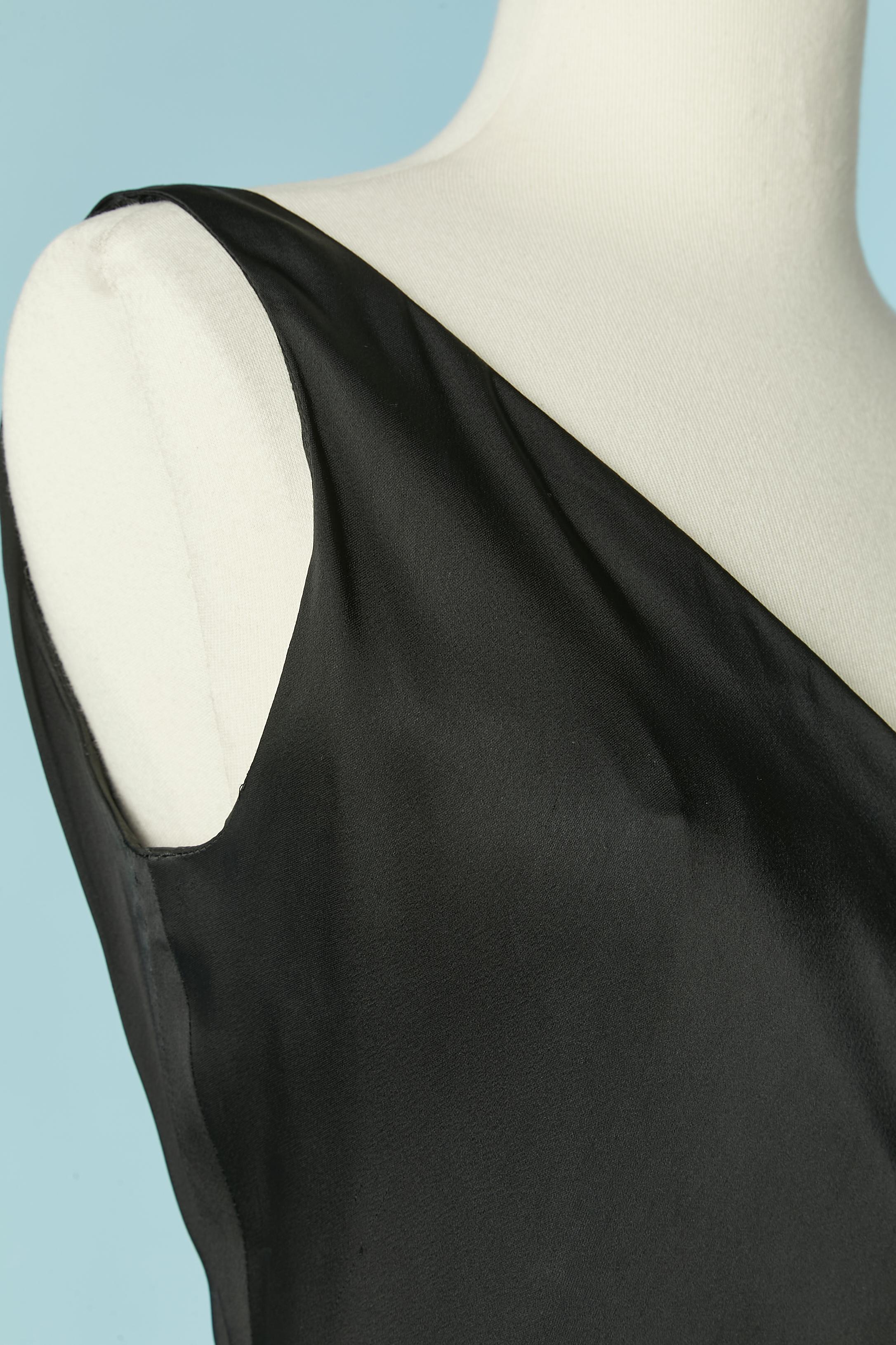 Vestido de noche asimétrico negro con pedrería sobre encaje Belleville Sassoon en Excelente estado para la venta en Saint-Ouen-Sur-Seine, FR