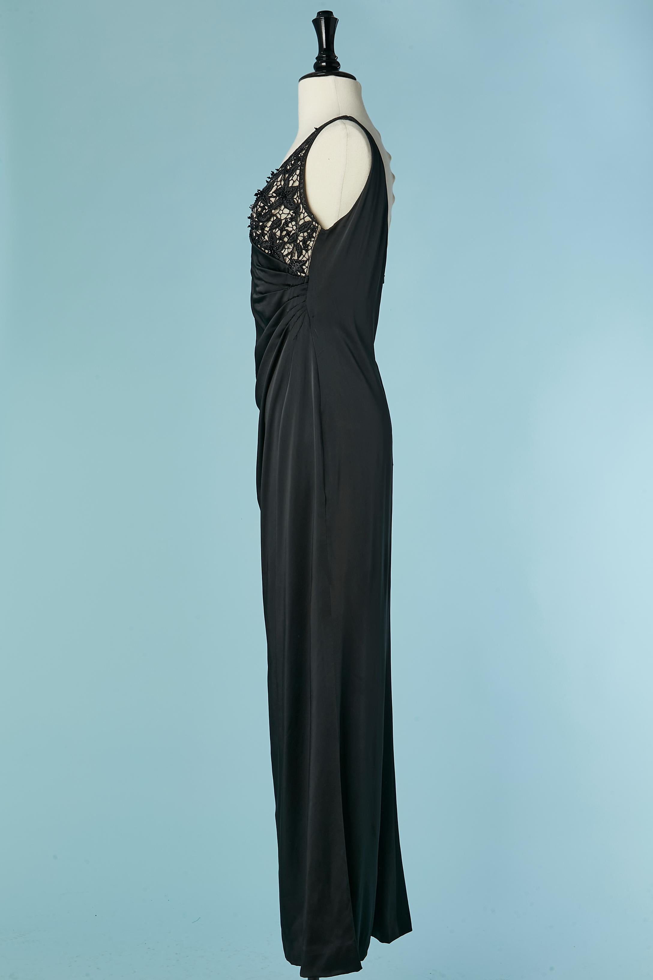 De las mujeres Vestido de noche asimétrico negro con pedrería sobre encaje Belleville Sassoon en venta