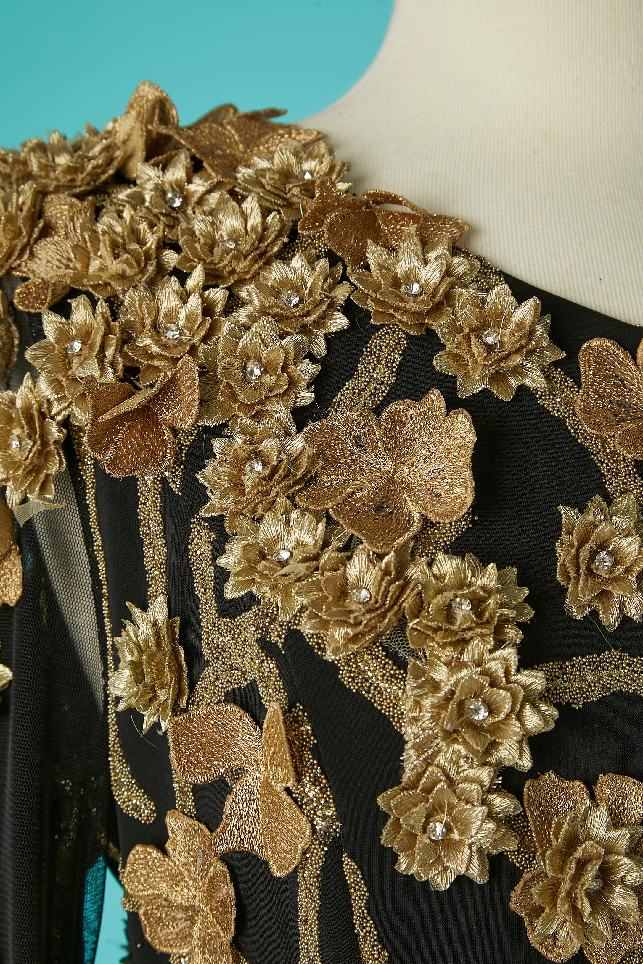 Vestido de noche asimétrico negro con flor dorada  Gai Mattiolo La Alfombra Roja en Excelente estado para la venta en Saint-Ouen-Sur-Seine, FR