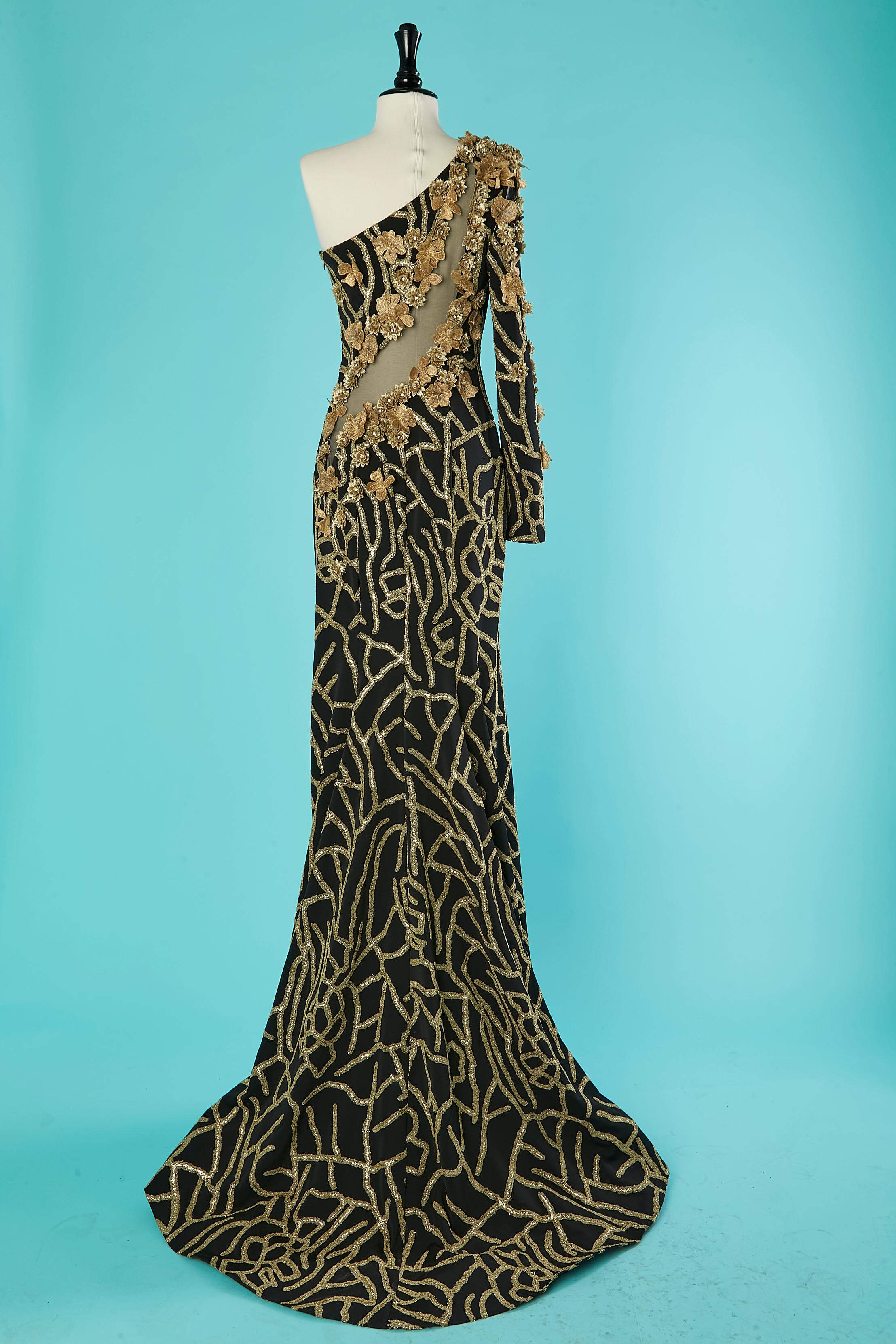 Vestido de noche asimétrico negro con flor dorada  Gai Mattiolo La Alfombra Roja en venta 3
