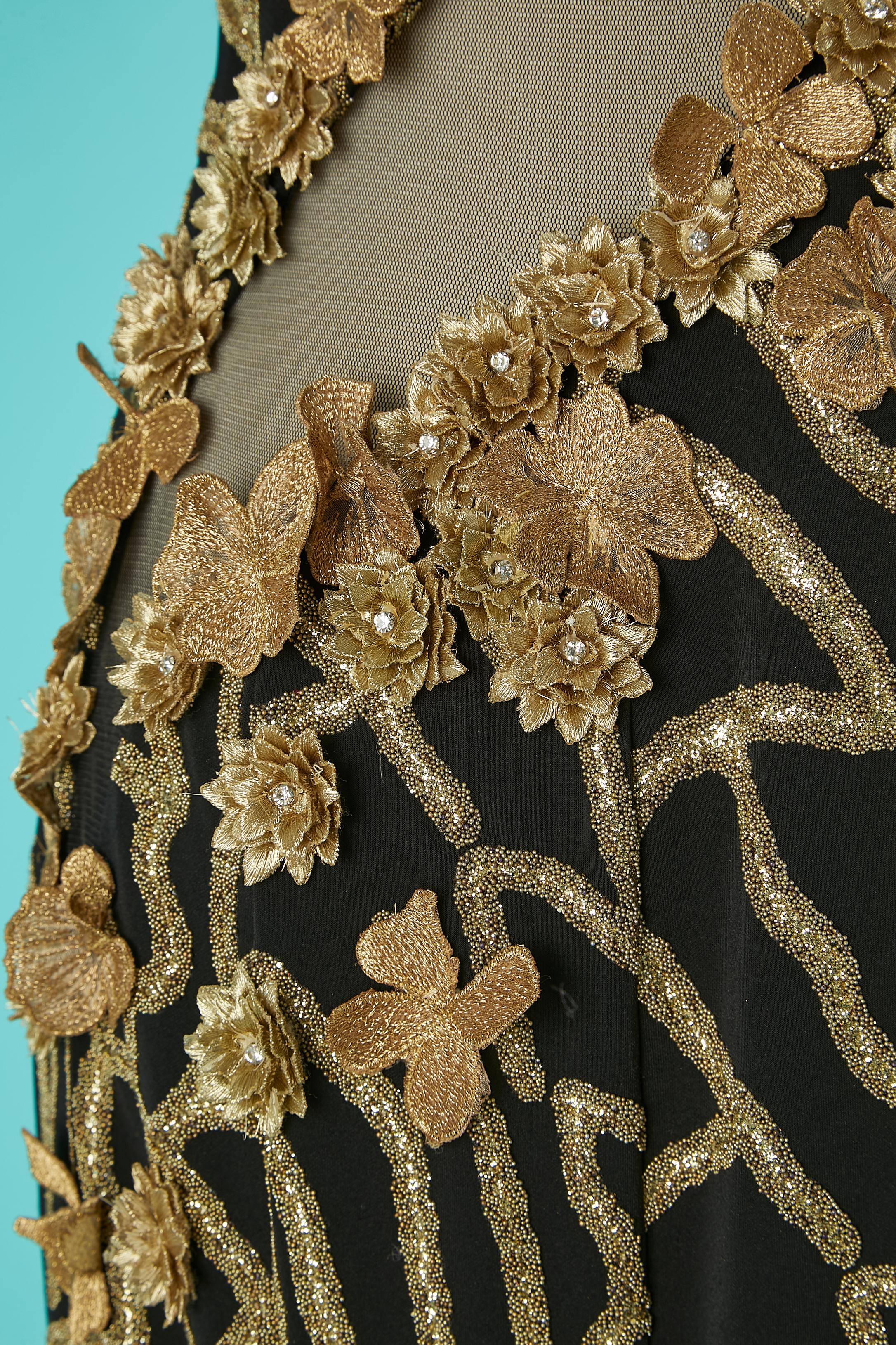 Vestido de noche asimétrico negro con flor dorada  Gai Mattiolo La Alfombra Roja en venta 4