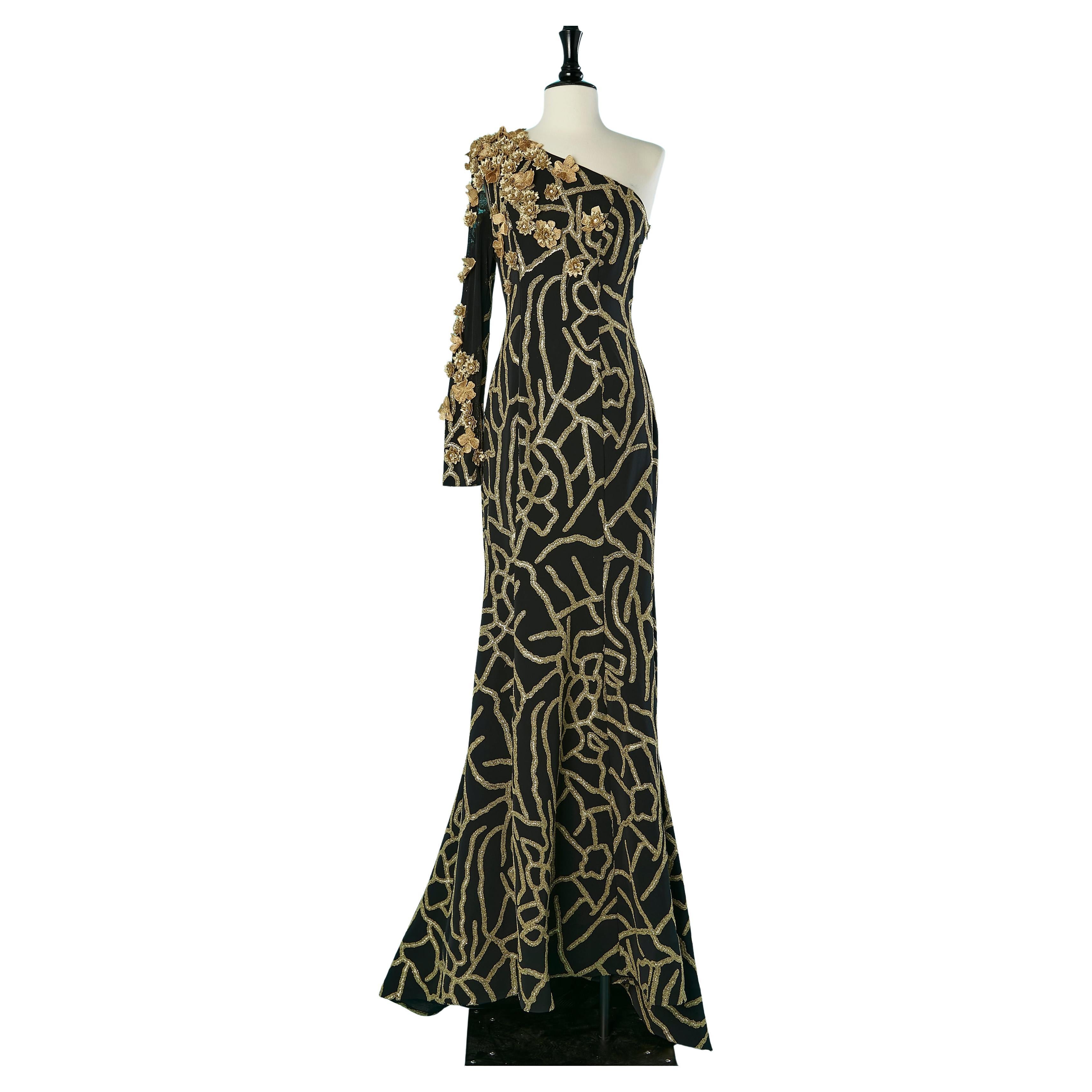 Vestido de noche asimétrico negro con flor dorada  Gai Mattiolo La Alfombra Roja en venta