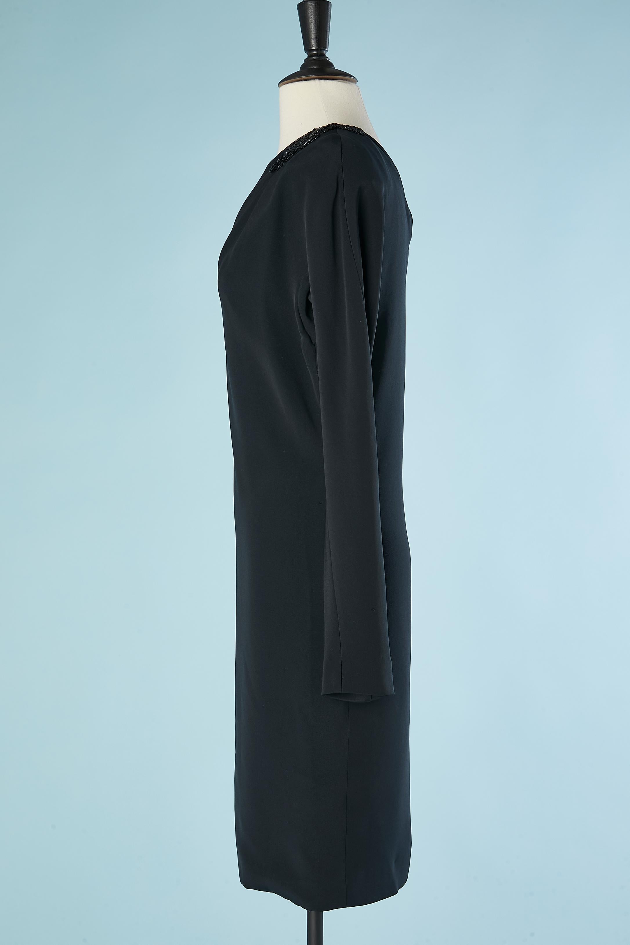 Vestido de cóctel asimétrico negro de seda con cuentas y lentejuelas en el hombro Gucci Negro en venta