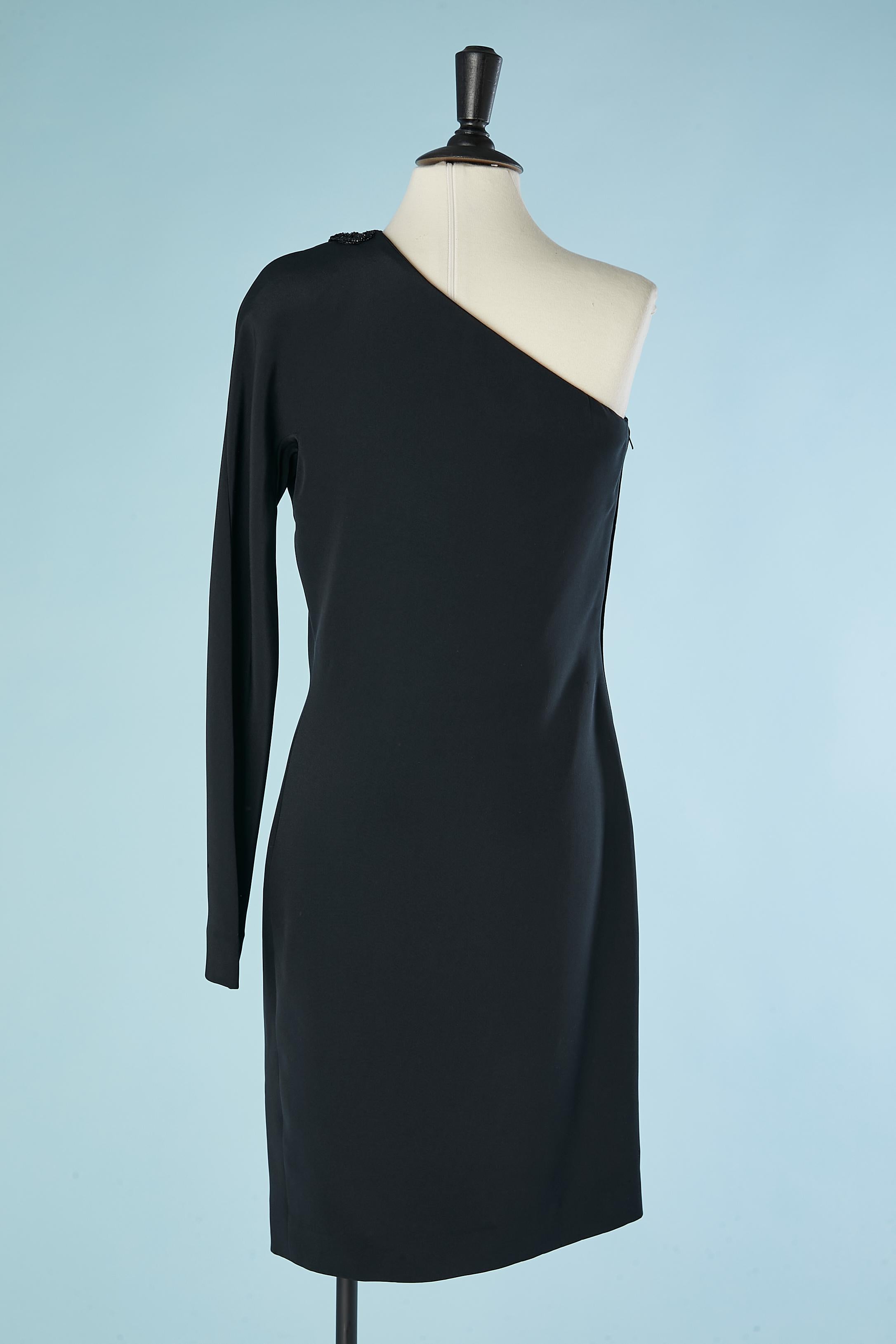 Vestido de cóctel asimétrico negro de seda con cuentas y lentejuelas en el hombro Gucci en Excelente estado para la venta en Saint-Ouen-Sur-Seine, FR