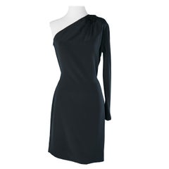 Gucci - Robe de cocktail asymétrique en soie noire avec perles et paillettes sur l'épaule