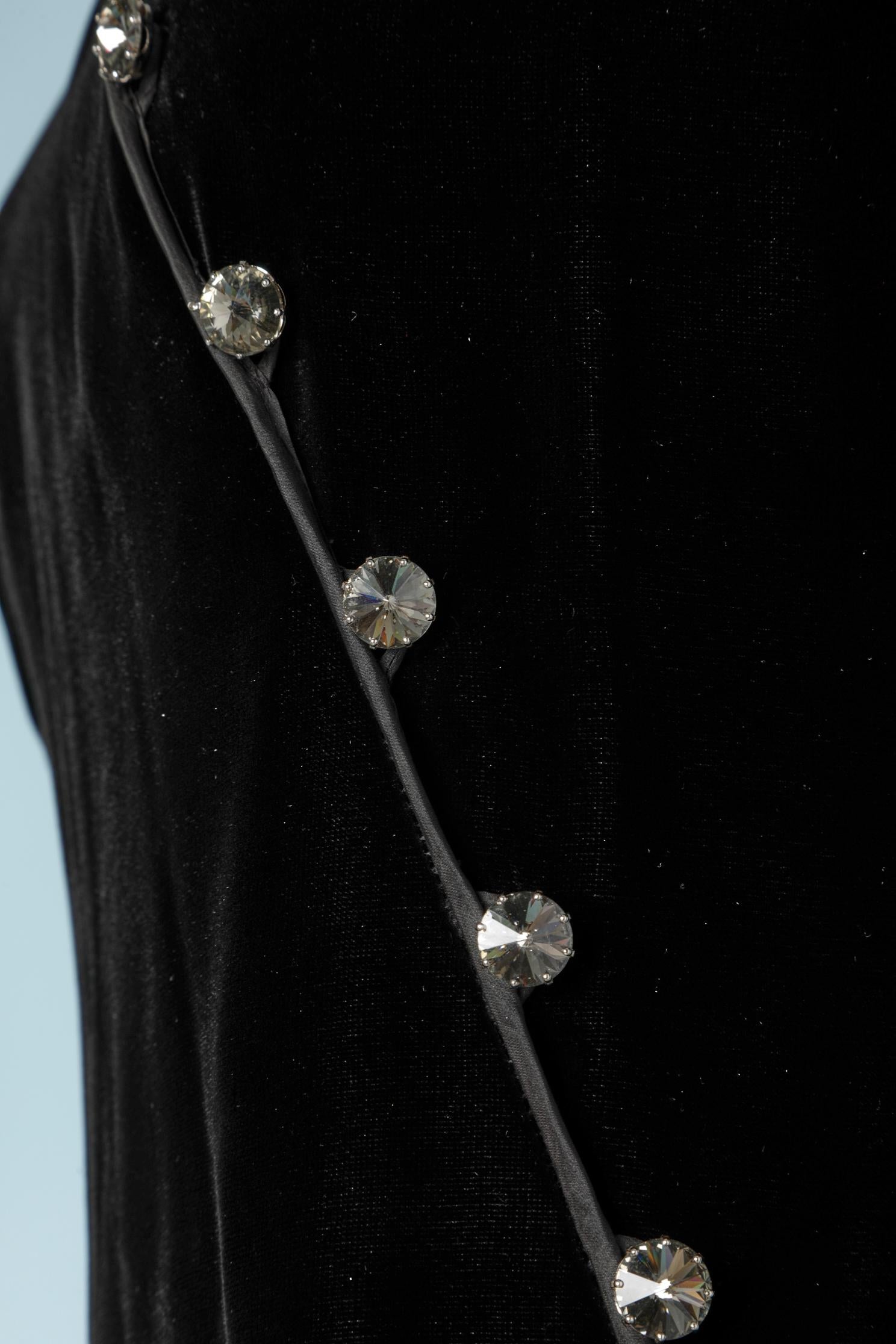 Schwarzes asymmetrisches Cocktailkleid aus Seidensamt mit übergroßen Taftärmeln in Schwarz im Angebot 1
