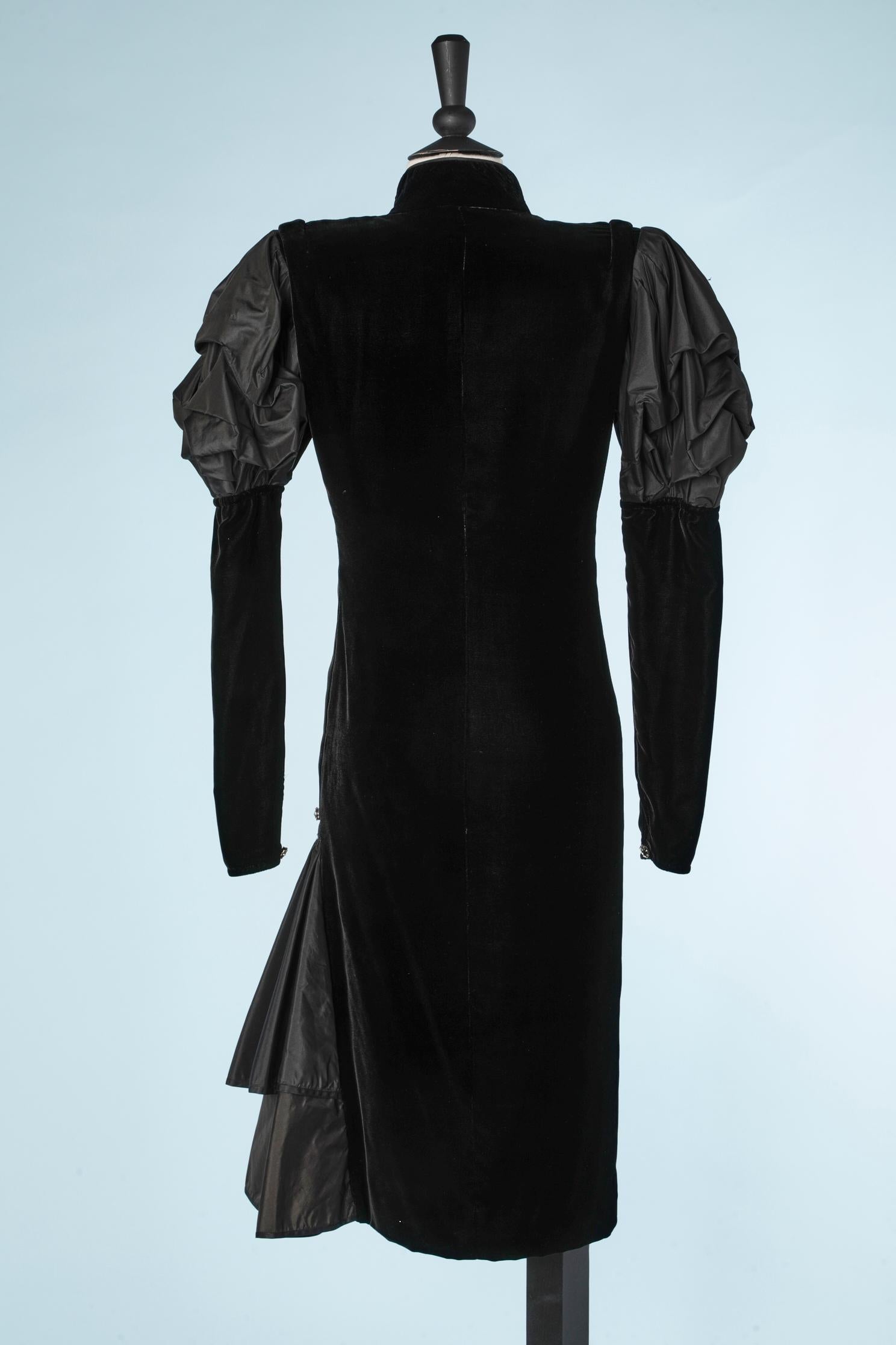 Black asymmetrical silk velvet cocktail dress with oversize taffetas sleeves  For Sale 2