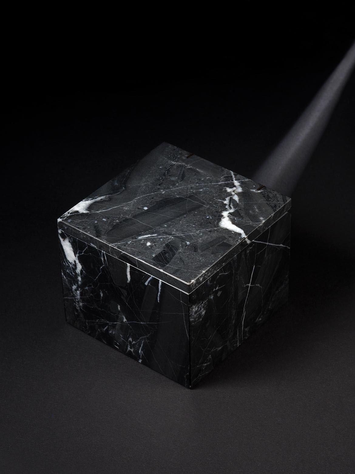 Opale noire d'Australie Bague en argent noir patiné cadeau d'anniversaire spécial en vente 9