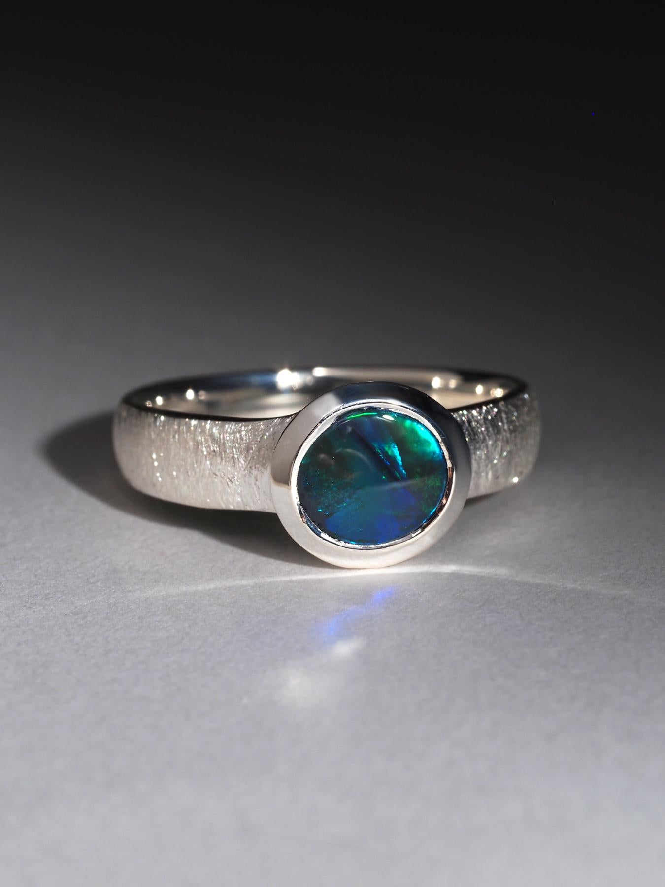 Anello d'argento con opale australiano nero 1,01ct certificato di fidanzamento con opale naturale In condizioni Nuovo in vendita a Berlin, DE