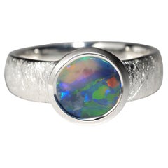Anello in argento con opale australiano nero