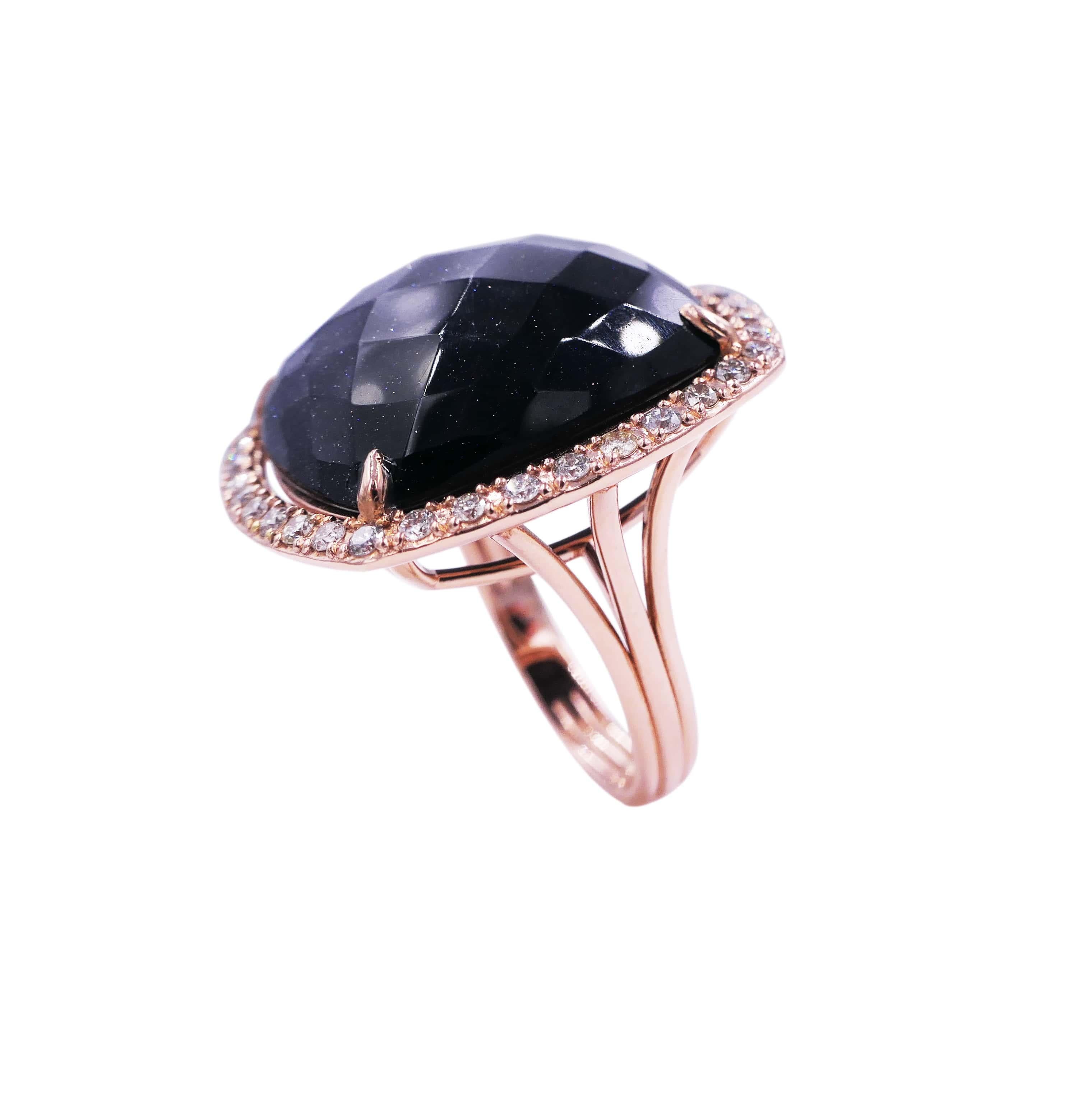 Aventurina Negra Cabujón Cojín Diamantes Anillo Halo Oro Rosa 14 Kilates
oro rosa de 14 quilates
Cabujón de Aventurina Negra Gemas
0,15 cts Diamantes
Talla 7, Redimensionable a petición 

Información importante:
Ten en cuenta que este artículo
