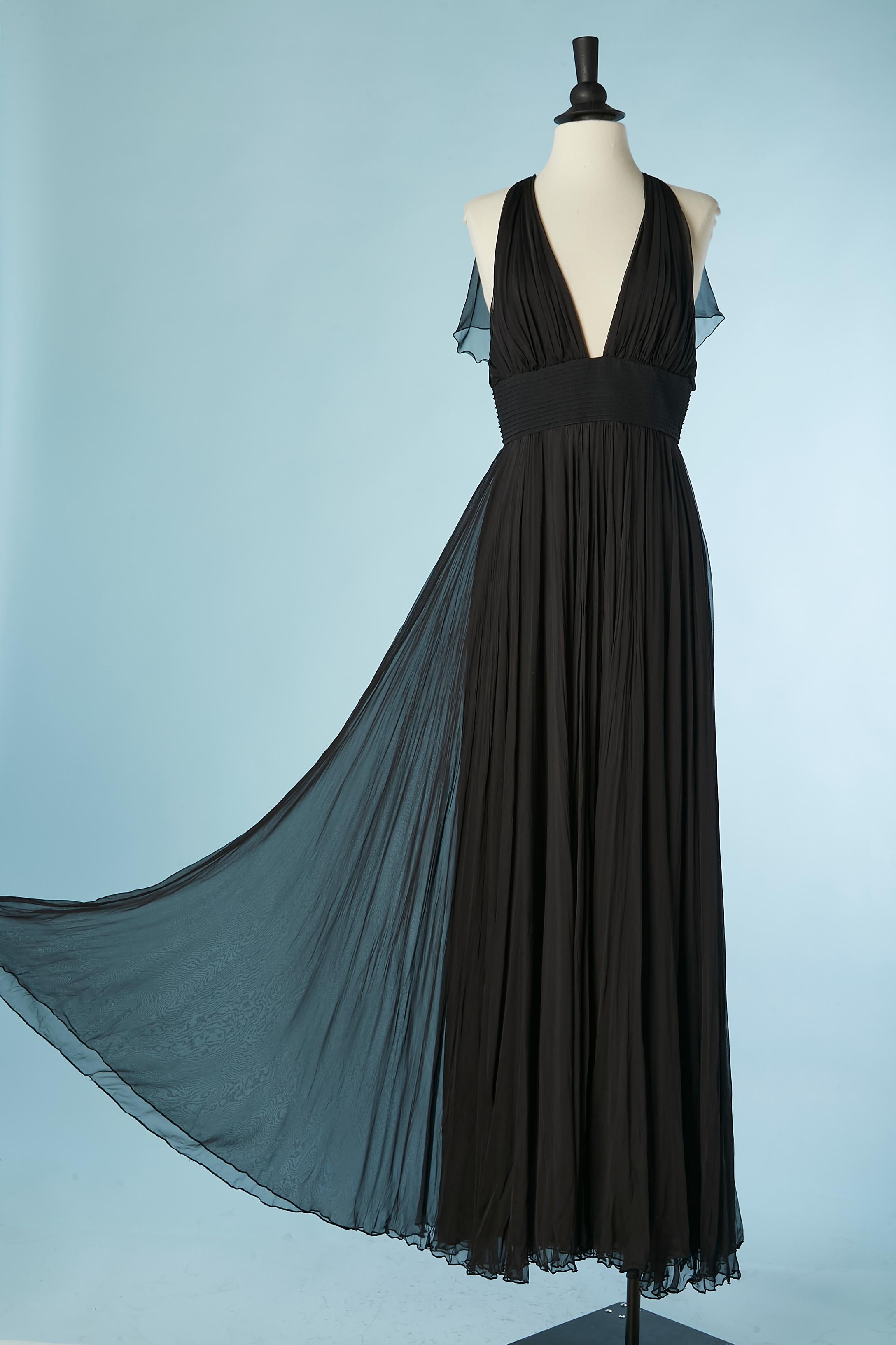 Black backless chiffon evening dress with ruffles on the back.
Zip and hook&eye  in the middle back.Top-stitched waist band. Button and buttonhole behind the back.
SIZE 44 (It) 10 (US) 