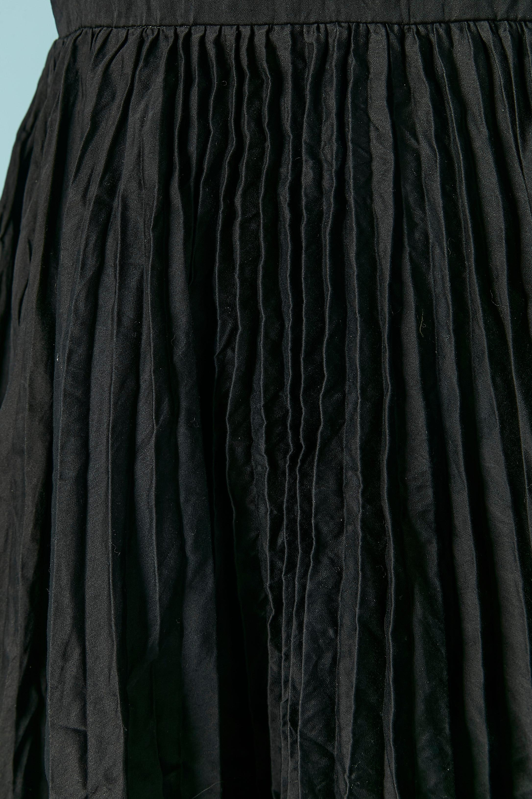 Schwarzes rückenfreies Cocktailkleid aus knitterfreiem Stoff CHRISTIAN DIOR im Zustand „Neu“ im Angebot in Saint-Ouen-Sur-Seine, FR