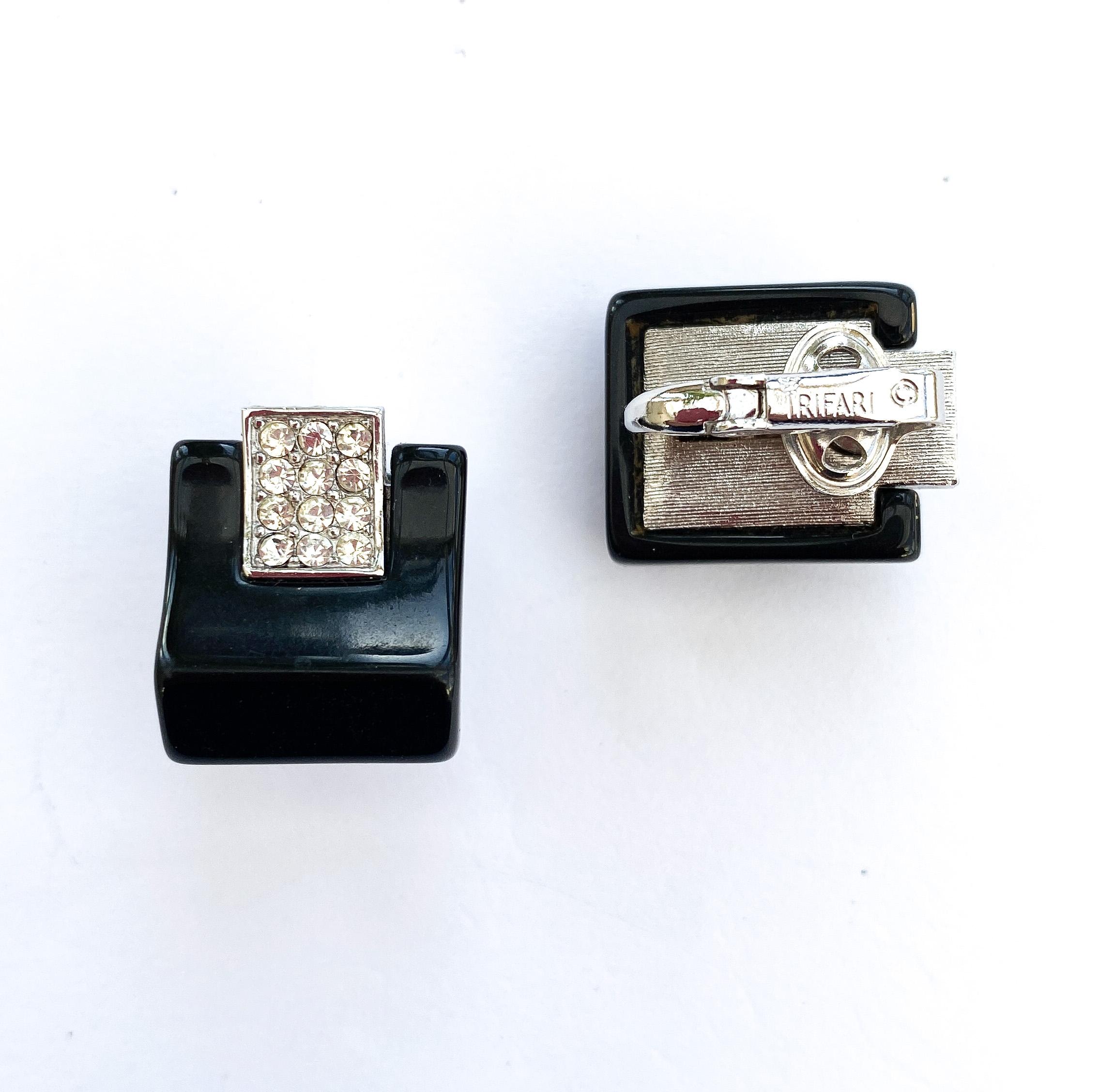 Pendente e orecchini in bachelite nera e pasta trasparente in stile Art Déco, Trifari, anni '60 in vendita 7