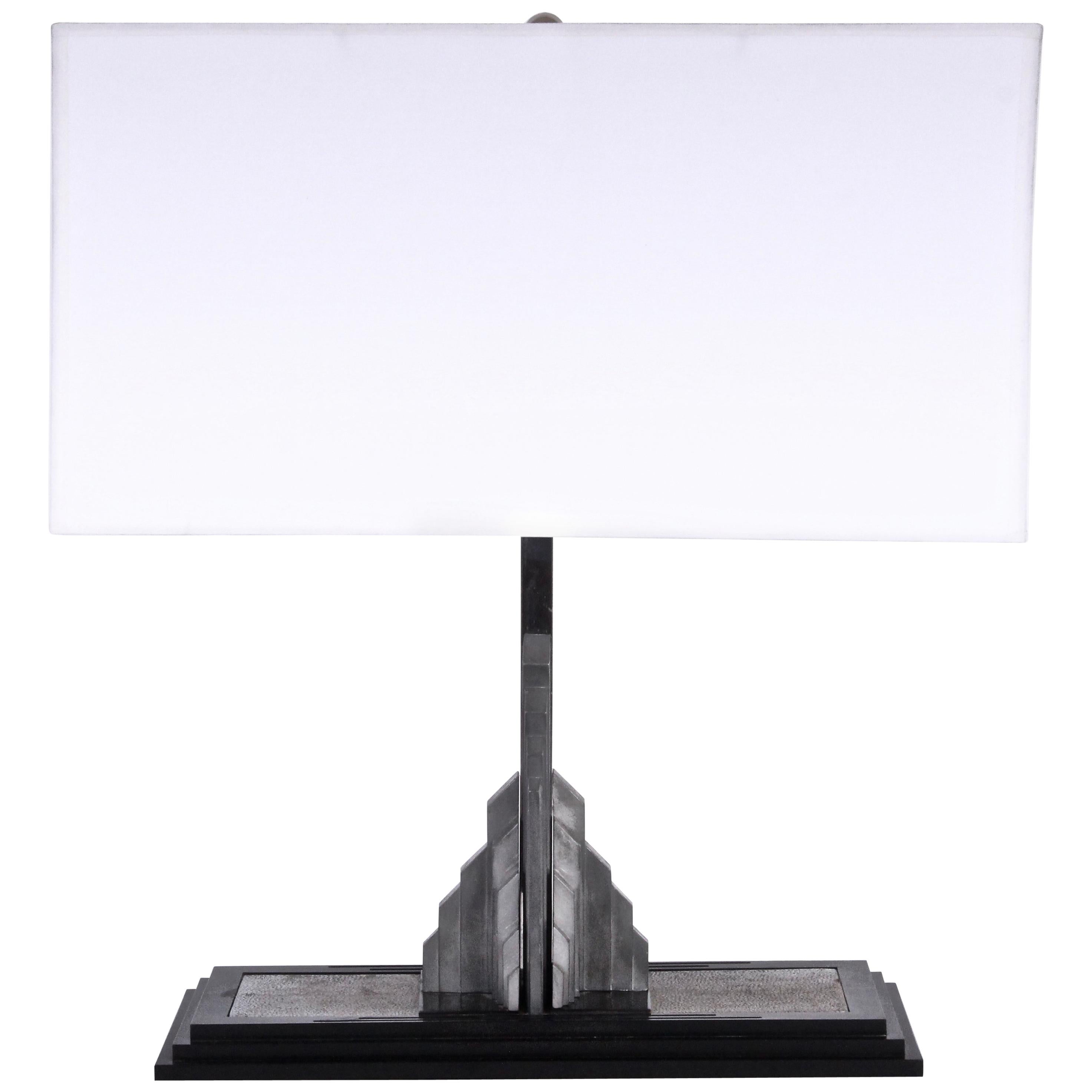 Lampe de table « Skyscraper » en bakélite noire et nickel, années 1920 en vente 1