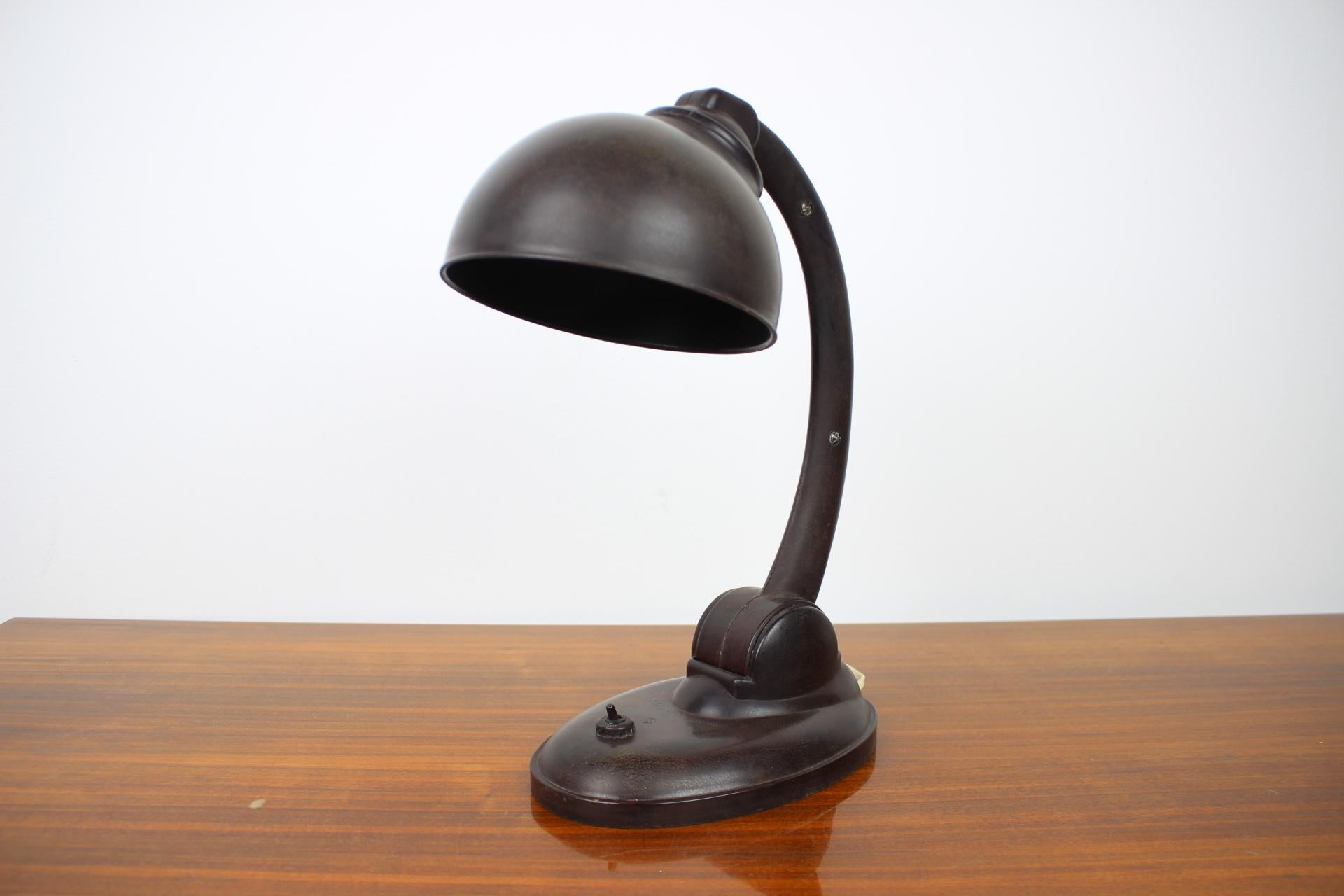 - Made in Czechoslovakia
- Made of bakelite
- Re-polished
- Fully functional
- Good, original condition.