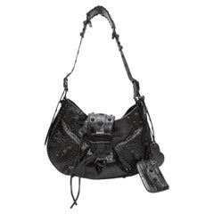 Borsa a tracolla media Balenciaga nera in rilievo Le Cagole