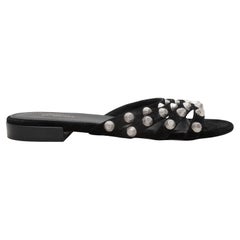 Schwarze Balenciaga Slide-Sandalen aus Wildleder mit Nieten Größe 37