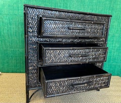 Commode en bambou noir et rotin, style British Colonial