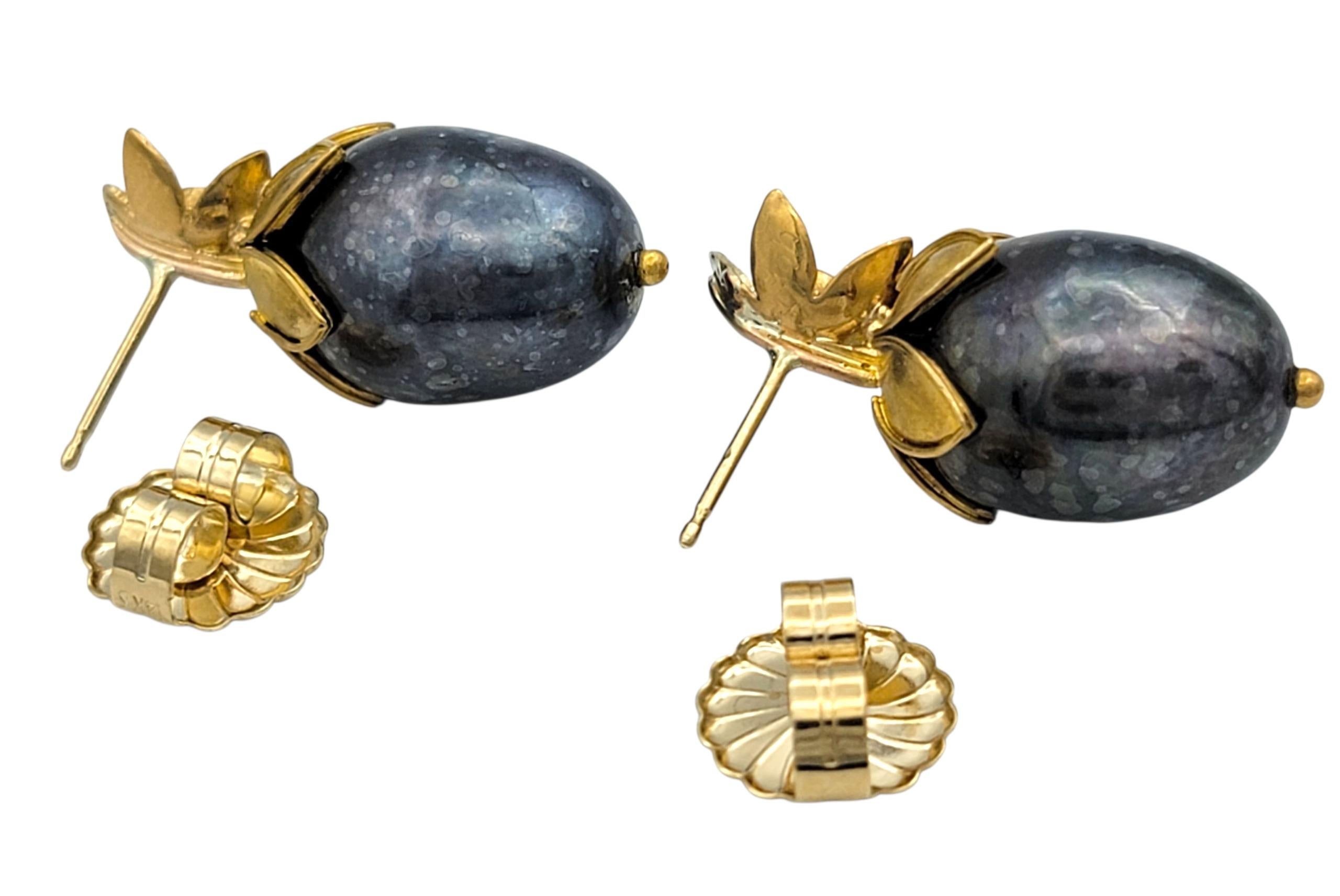 Boucles d'oreilles perles baroques noires et fleurs avec diamants chocolatés or 20 carats Bon état - En vente à Scottsdale, AZ