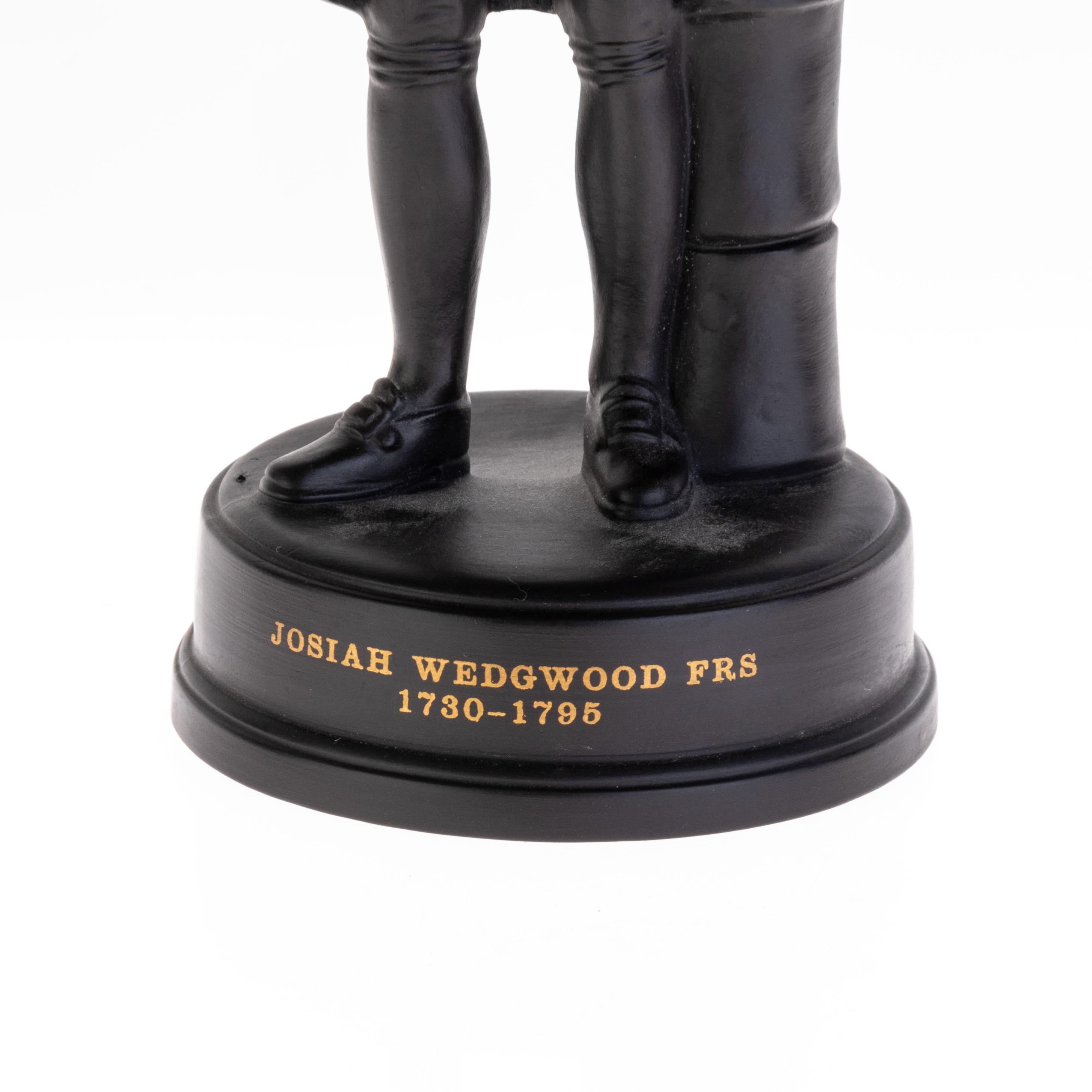 Scultura in basalto nero di Josiah Wedgwood, con marchio impresso alla base.

Josiah Wedgwood (1730-1795) è stato un influente ceramista e imprenditore inglese, ampiamente considerato come il padre della moderna industria della ceramica. Le sue
