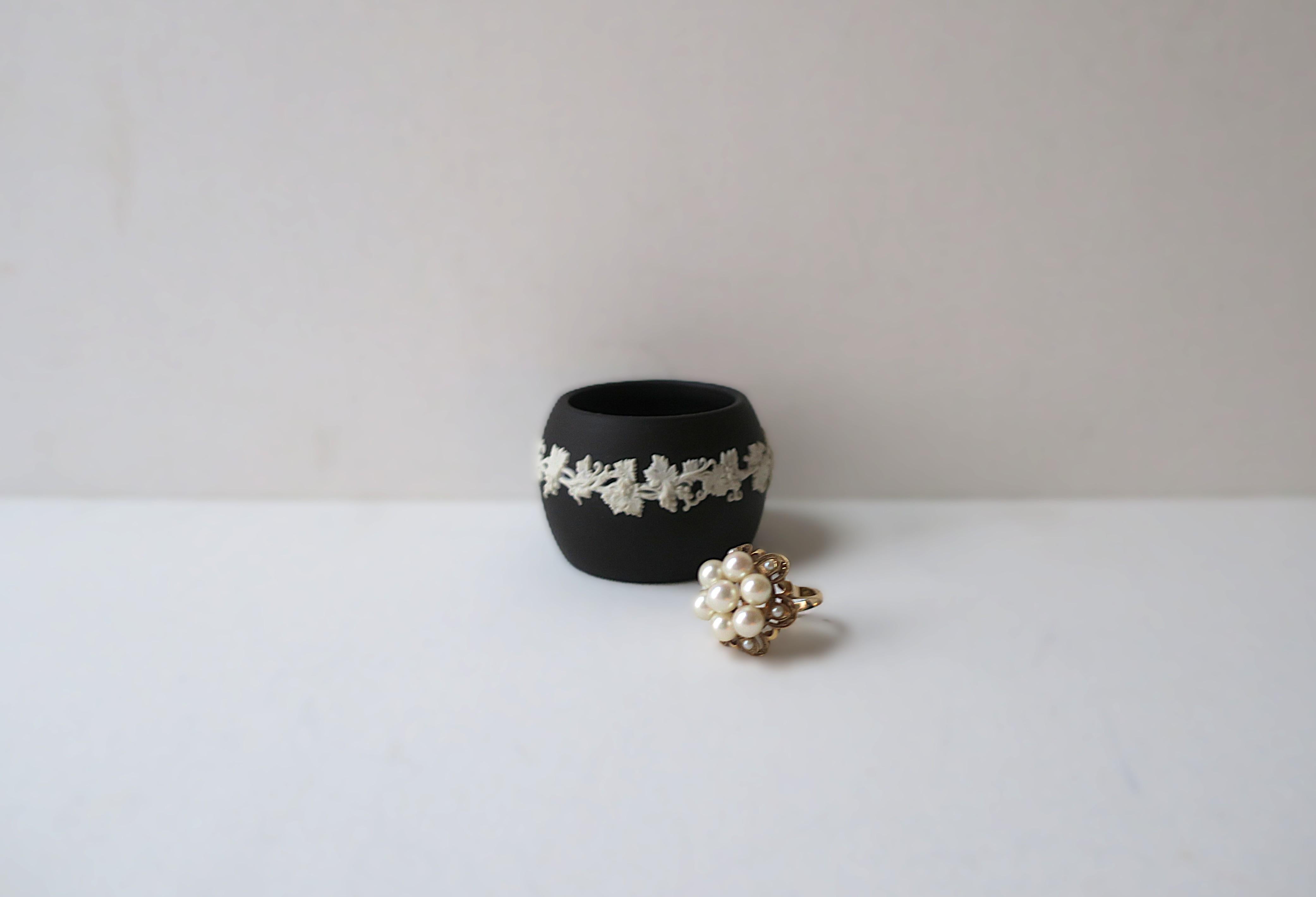 English Black Basalt Wedgwood Jewelry Vessel Neoclassical For Sale