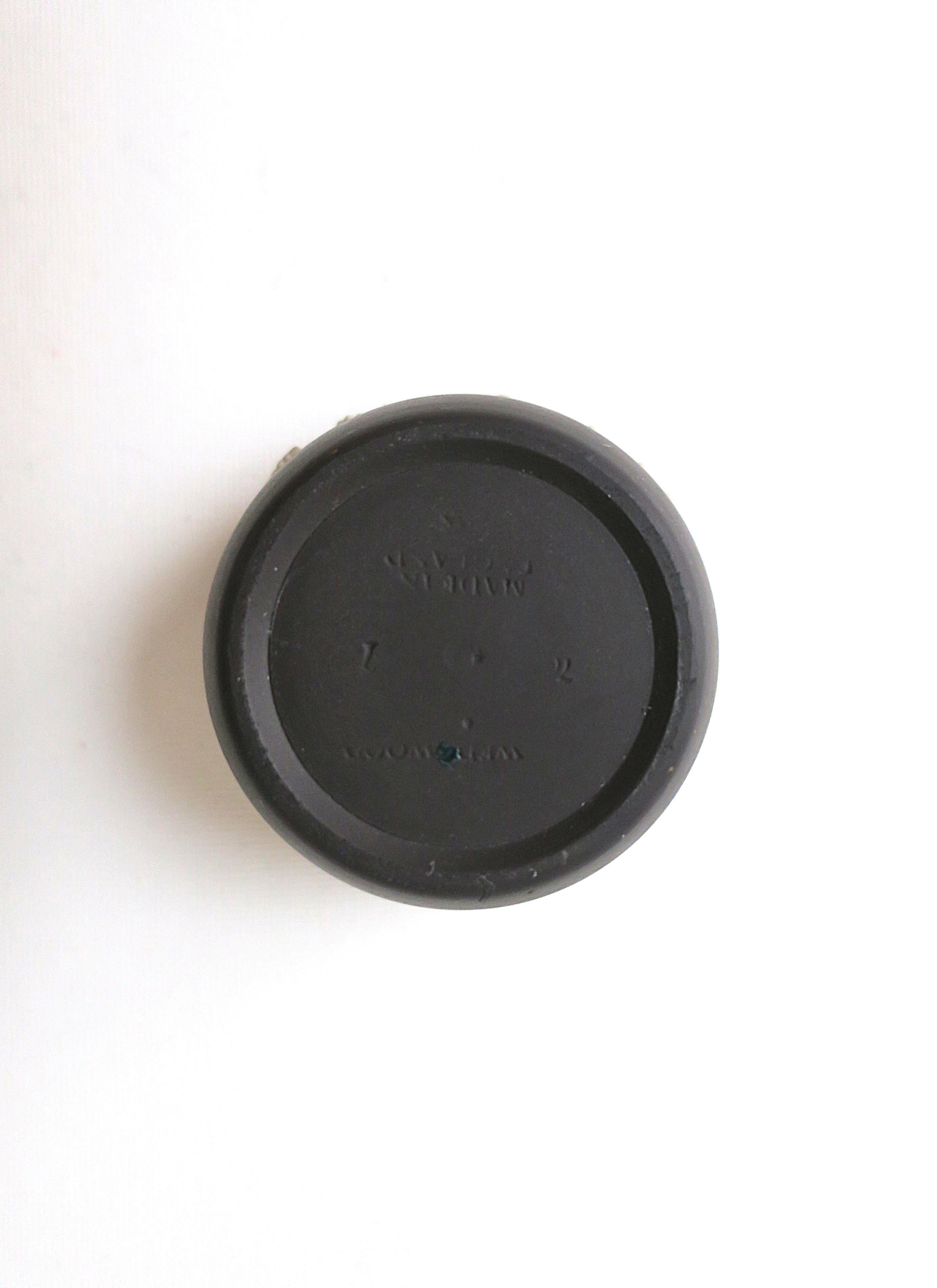 20th Century Black Basalt Wedgwood Jewelry Vessel Neoclassical For Sale