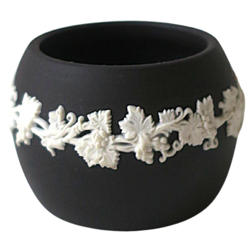 Vaso de joyería Wedgwood de basalto negro Neoclásico